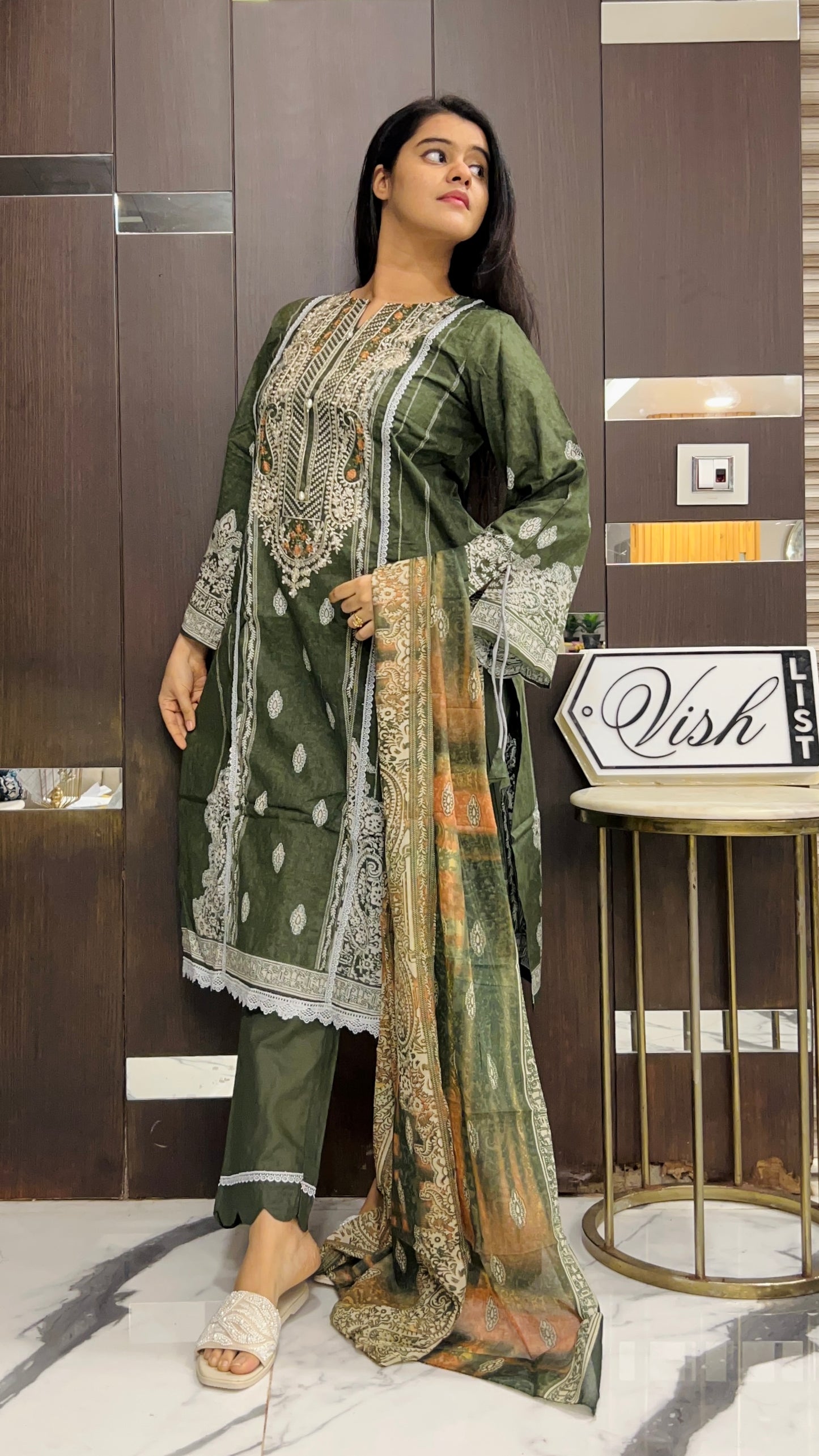 Zeenat Pakistani Lawn Suit 09