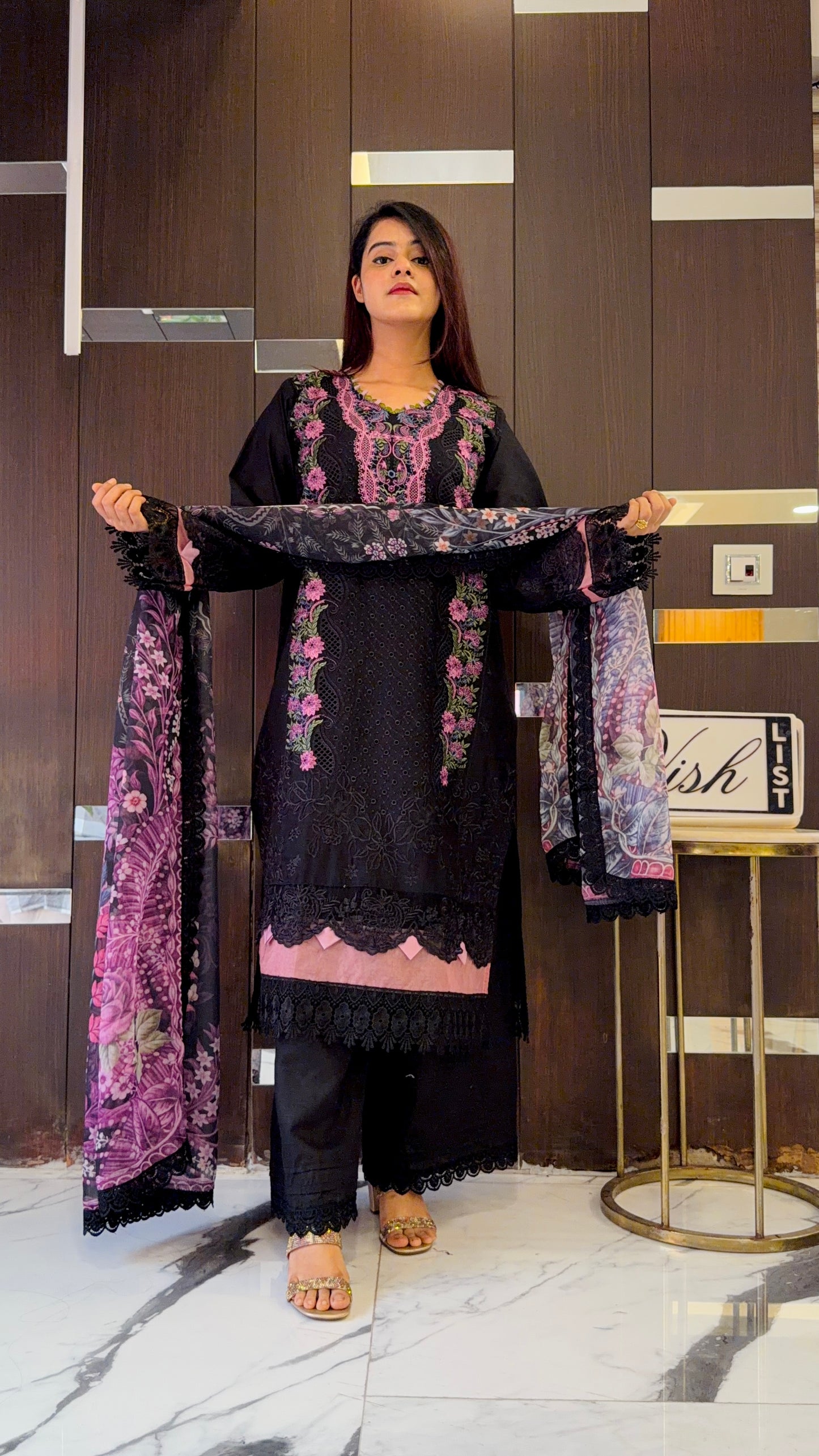 Dananeer Pakistani Luxe Lawn Set 02