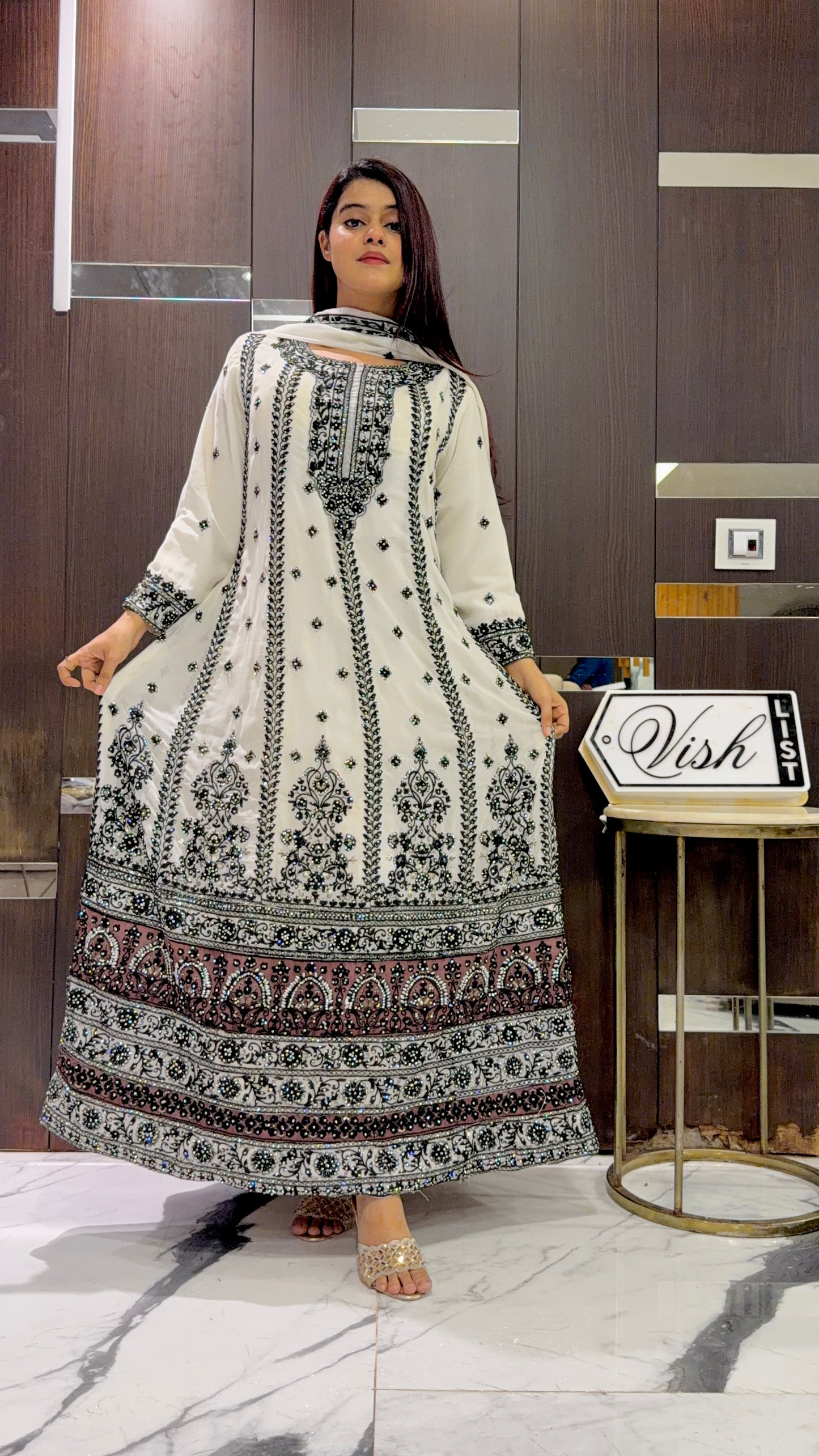 Zafrah Pakistani Formal Gown 01