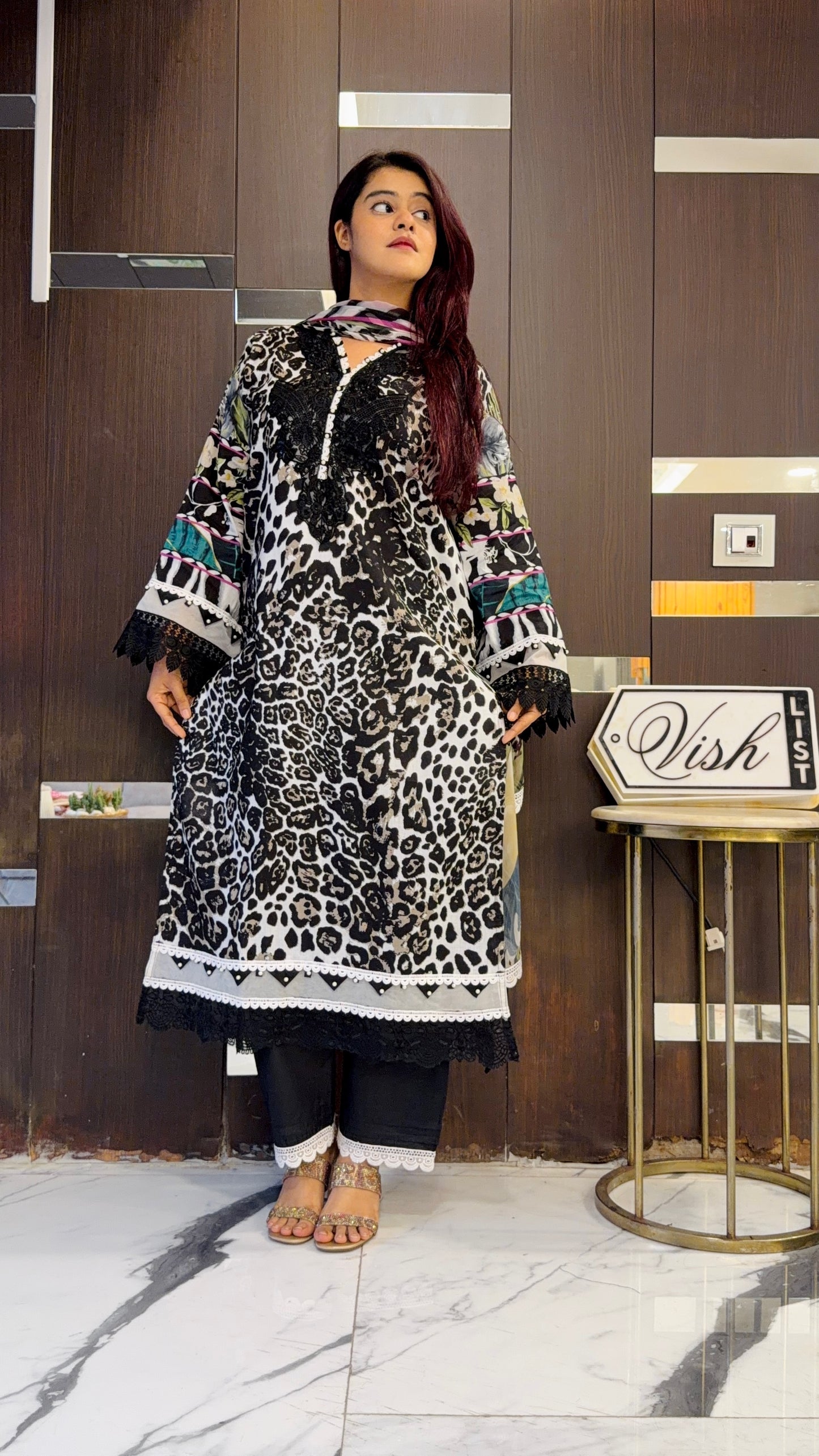 Shamah Pakistani Lawn Set 07