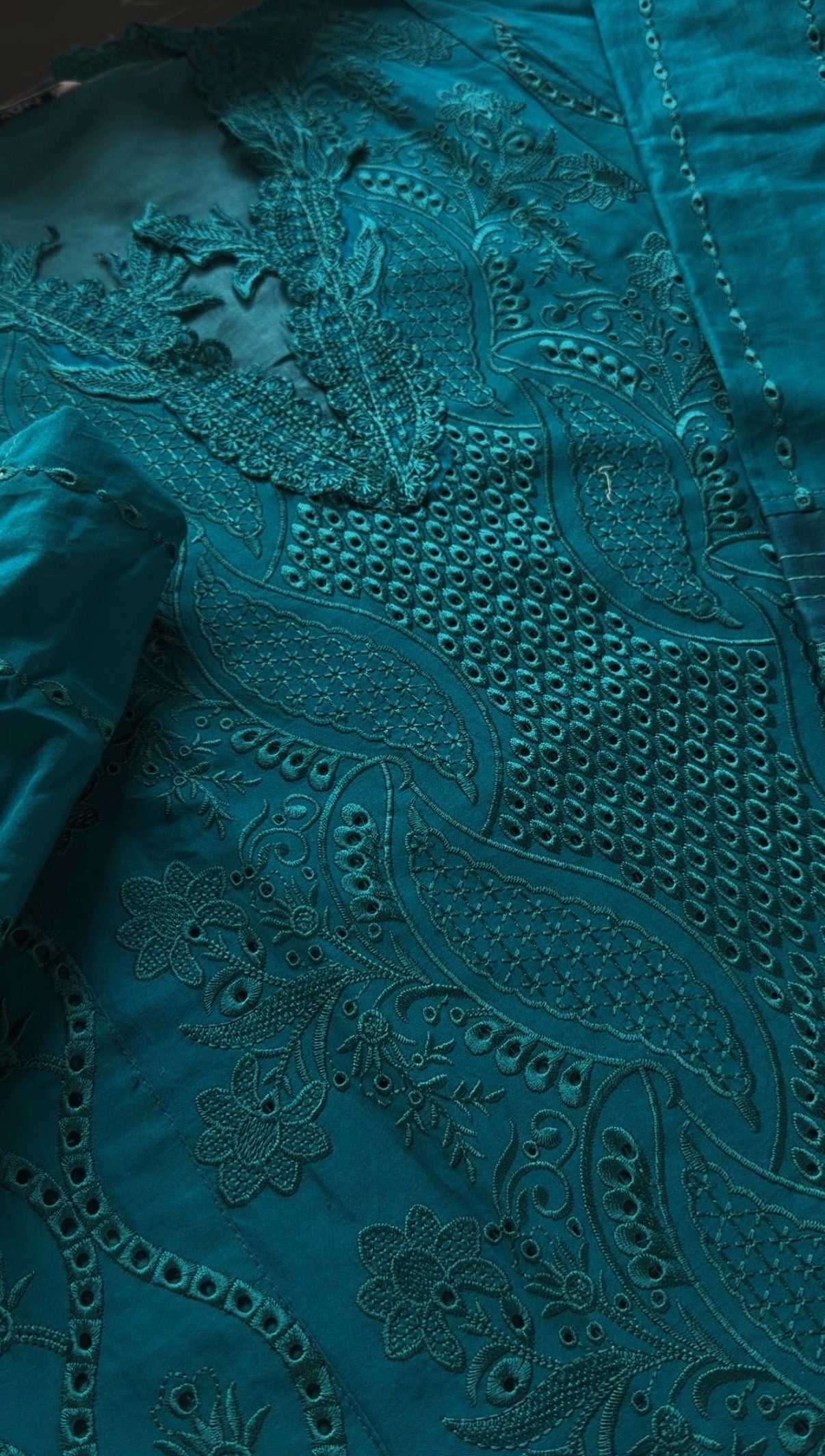 Gulzaar Pakistan Luxe Lawn Set 01