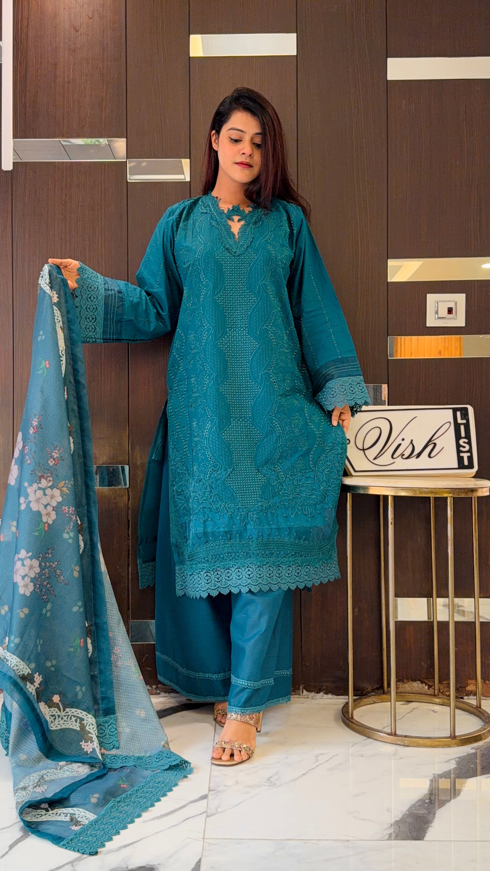 Gulzaar Pakistan Luxe Lawn Set 01 – Vishlist