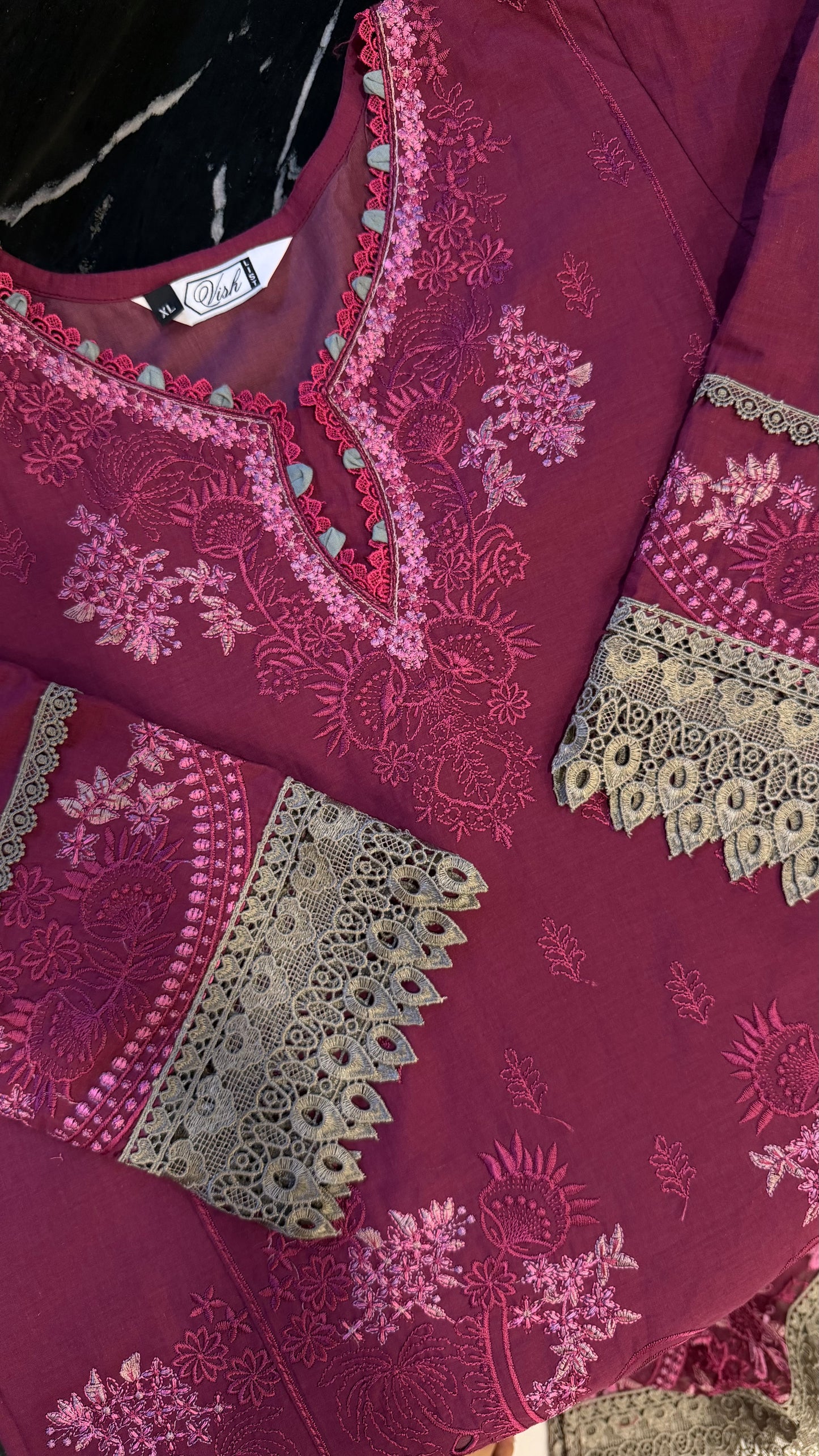 Dananeer Pakistani Luxe Lawn Set 01