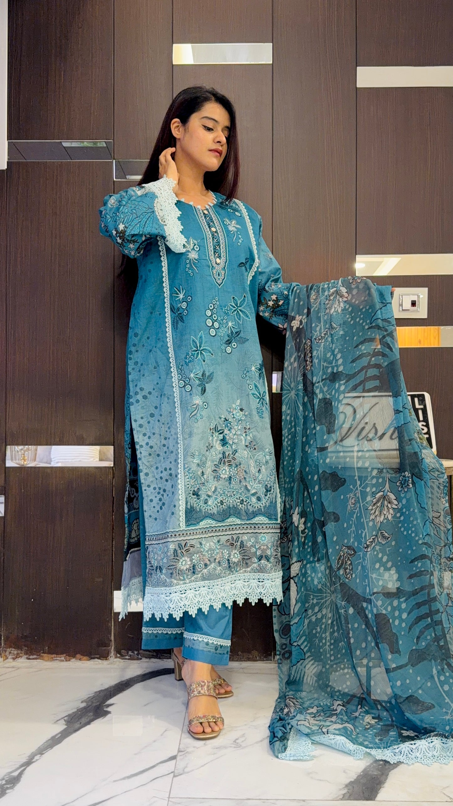 Masoom Pakistani Lawn Set 09