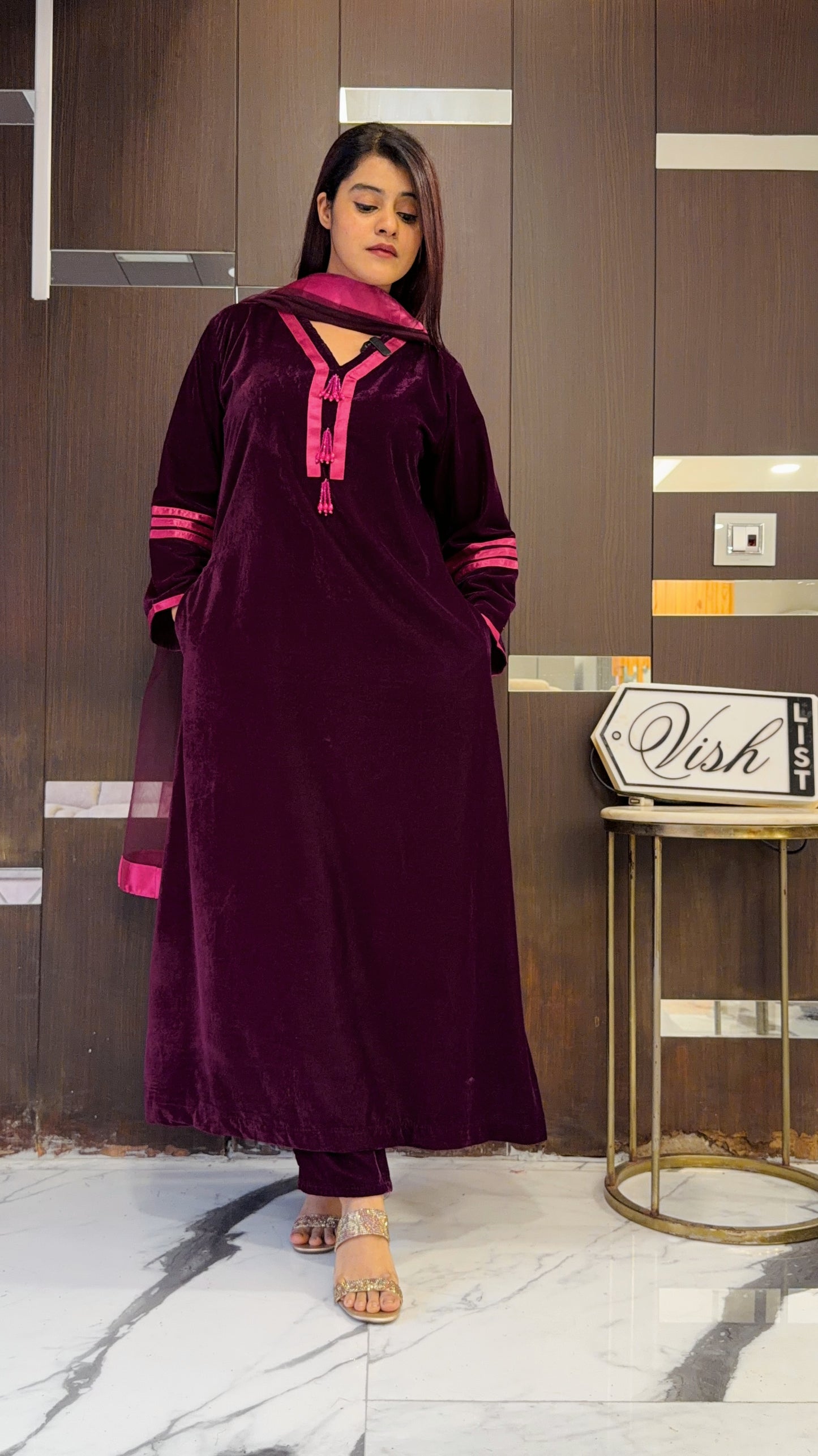 Khwaab Pakistani Velvet Suit 01