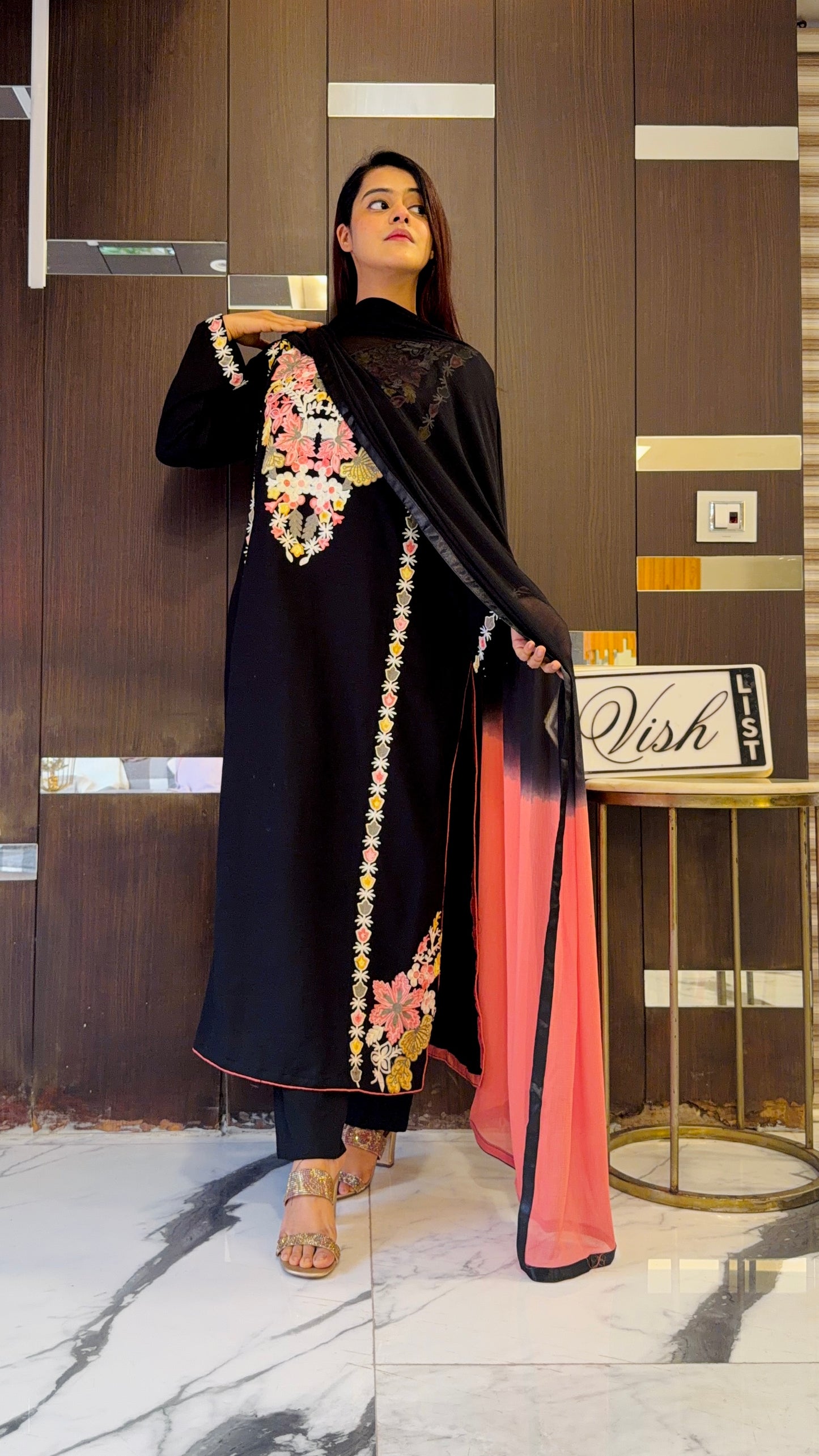 Ghazal Kashmiri Pakistani Suit 01