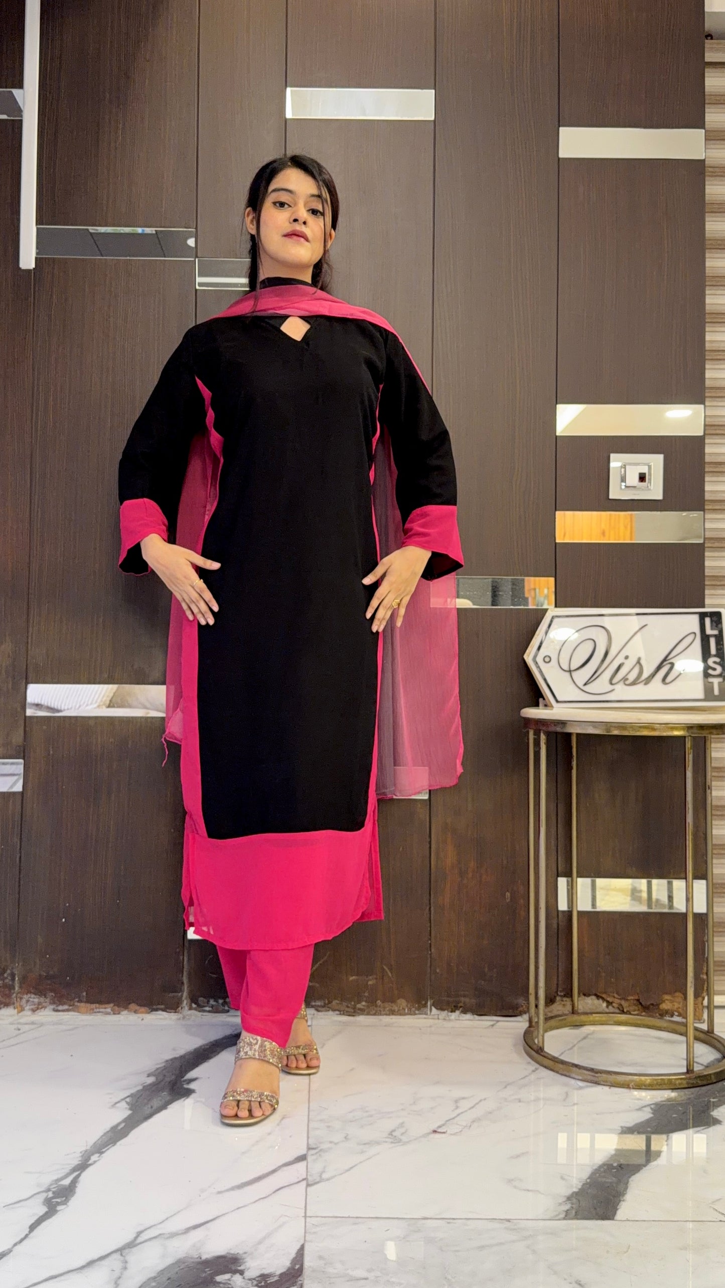 Dureshehwar Pakistani Suit 02 (Black)