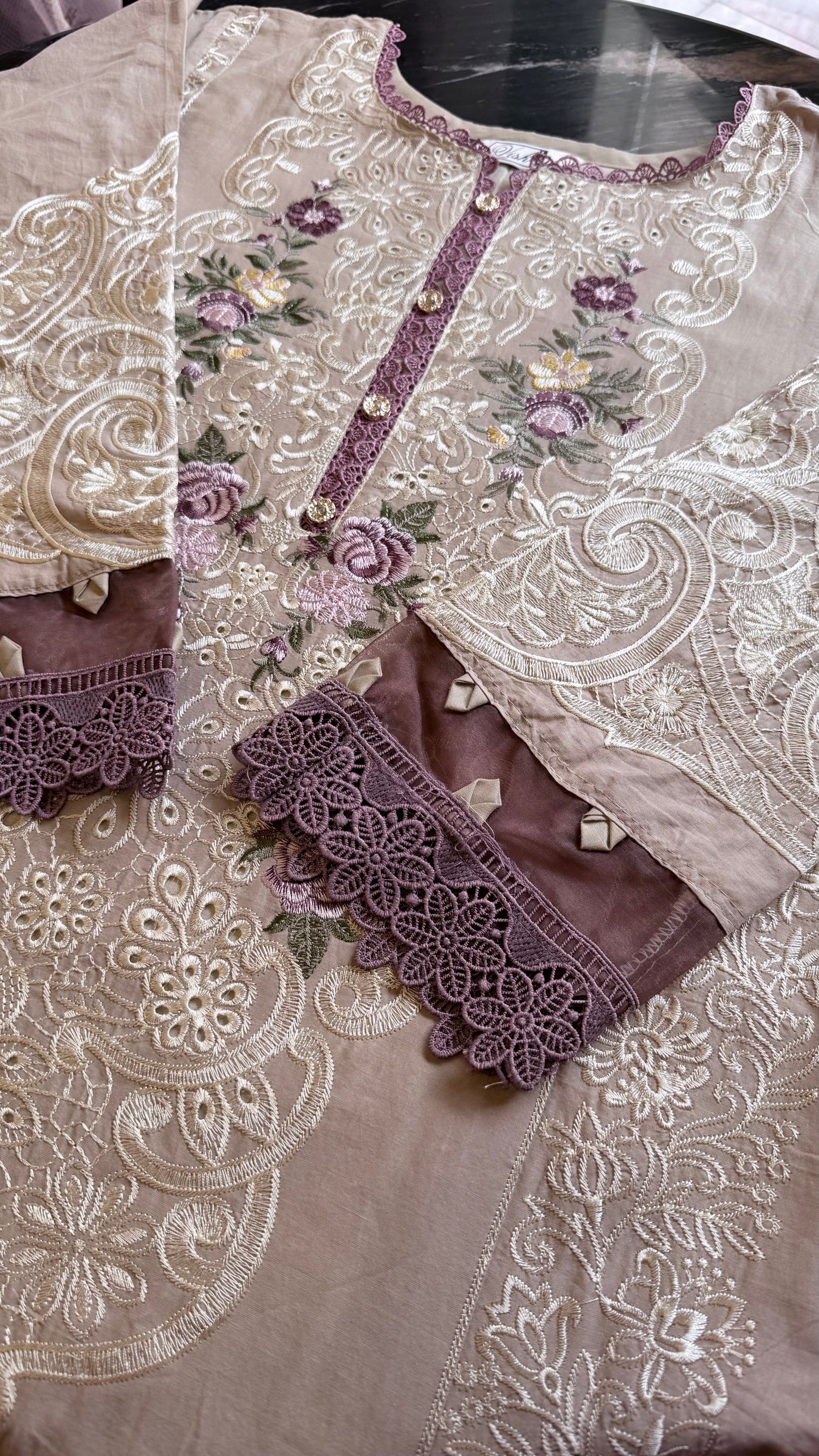 Anah Pakistani Lawn Set 07