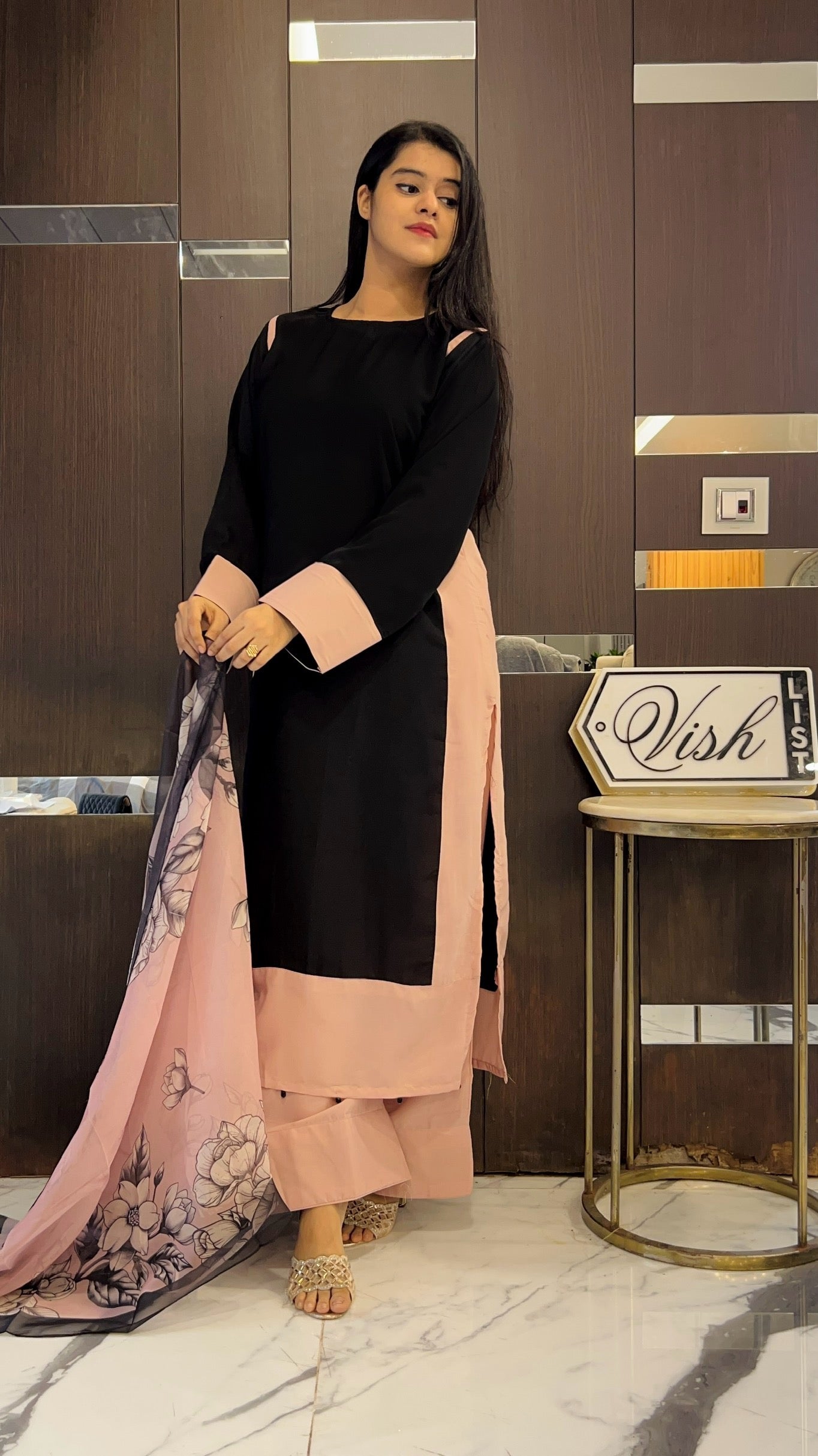 Zoya Semi-Formal Pakistani Suit 04