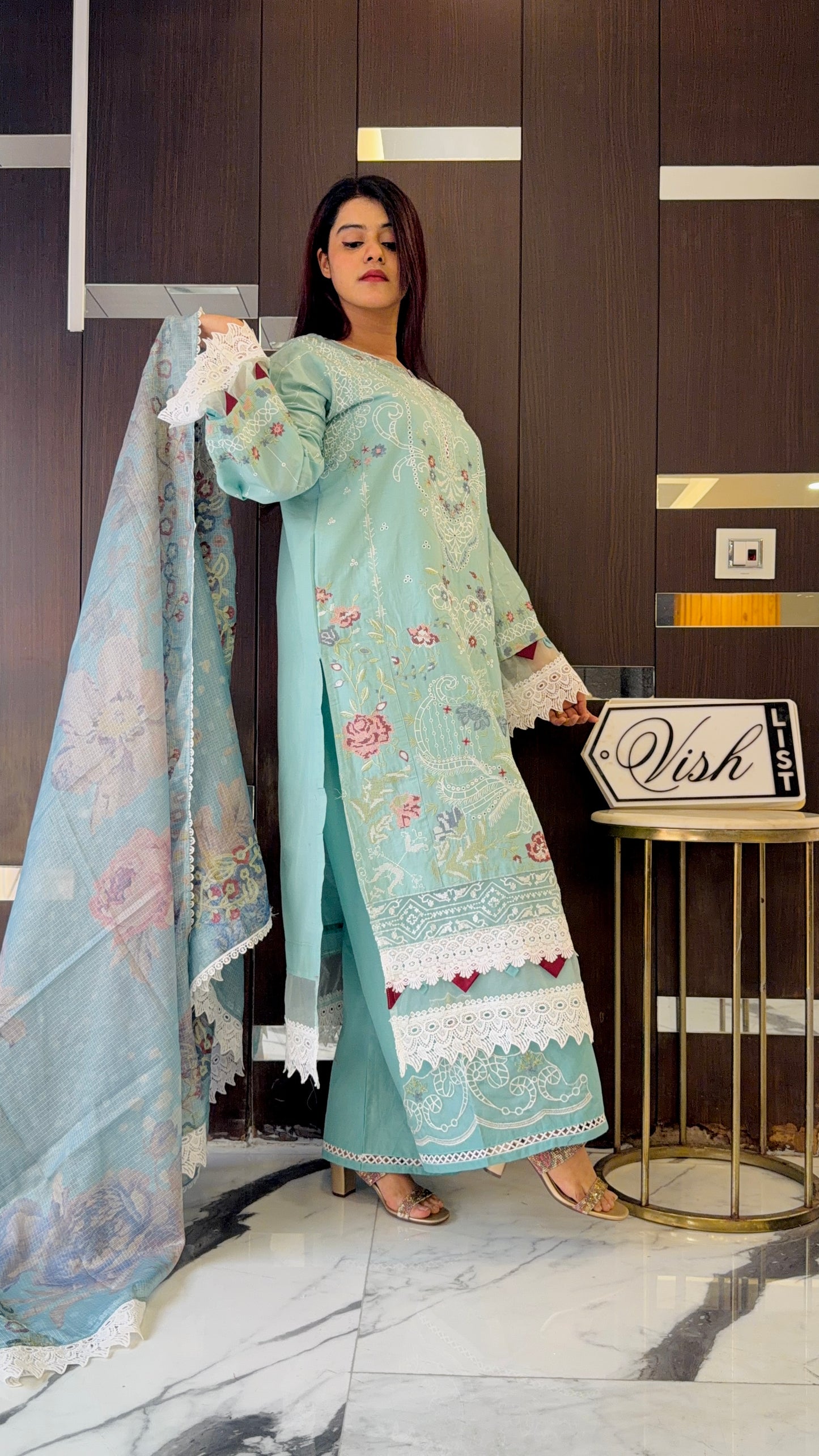 Anah Pakistani Lawn Set 04