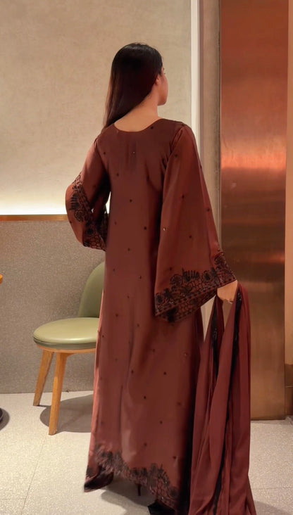 Dananeer Pakistani Kaftan Set