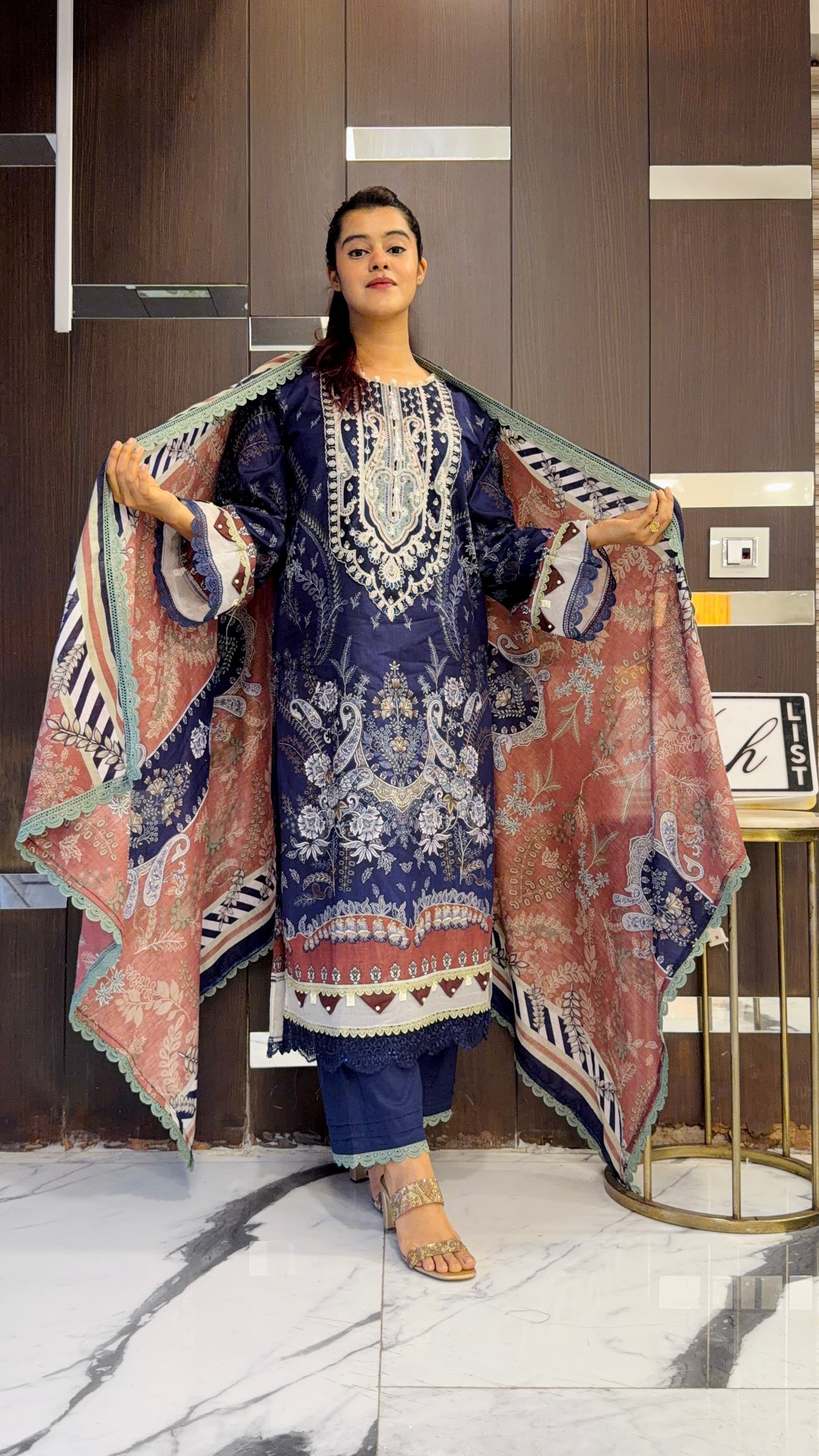 Shamah Pakistani Lawn Set 01