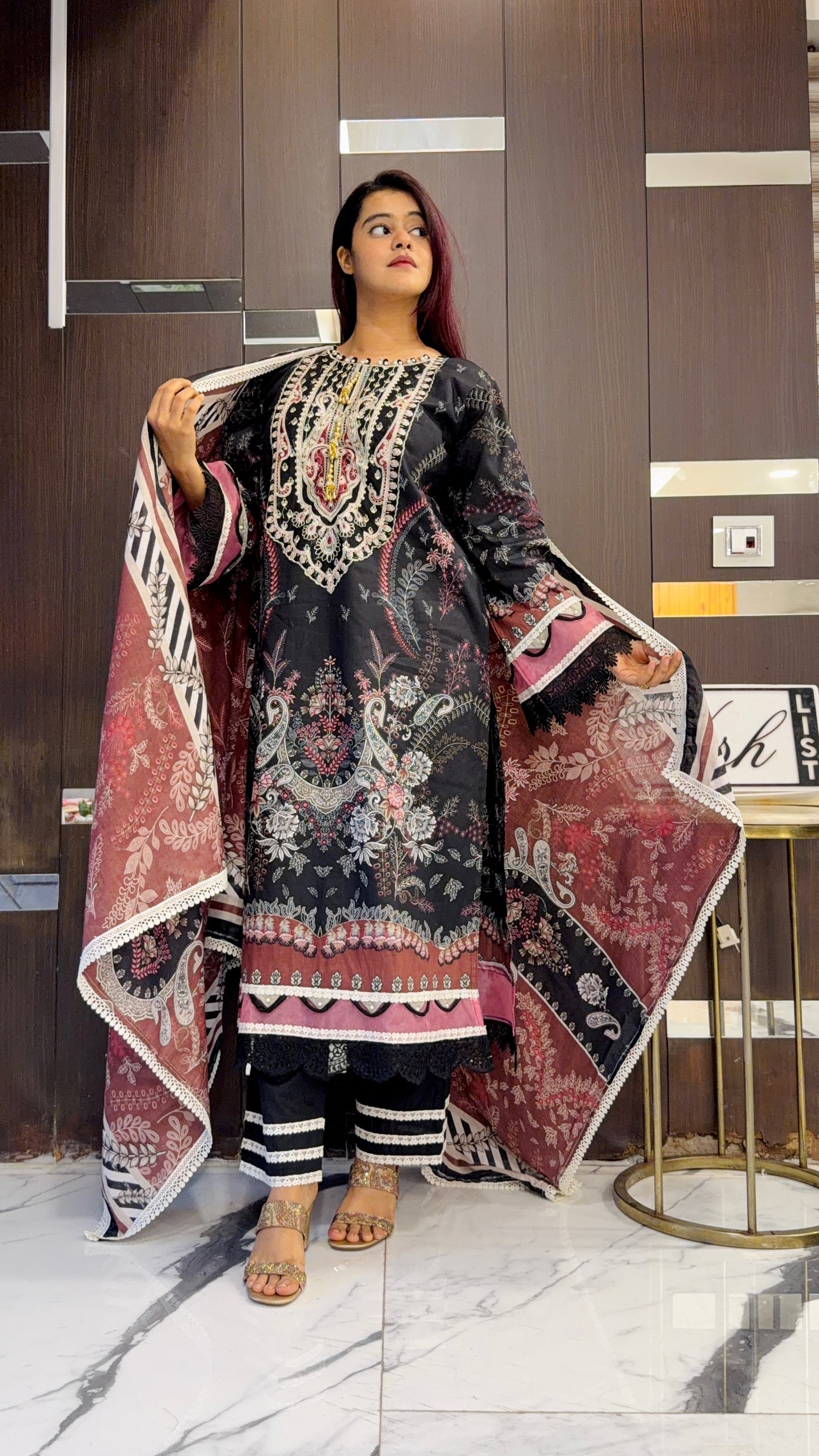 Shamah Pakistani Lawn Set 02