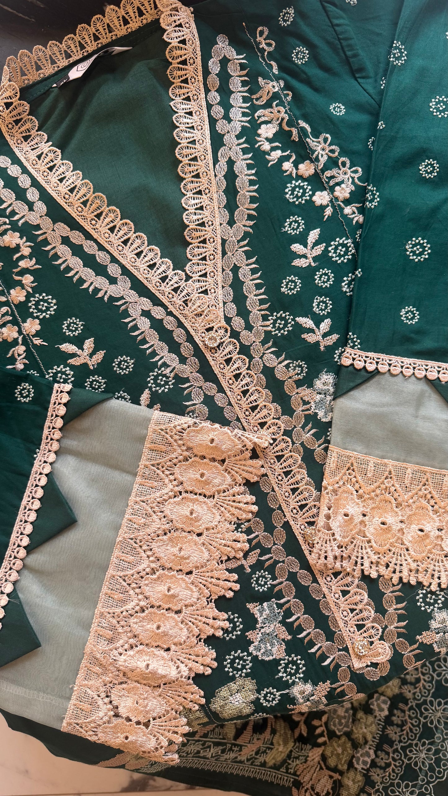 Raha Pakistani Luxe Lawn Set 11