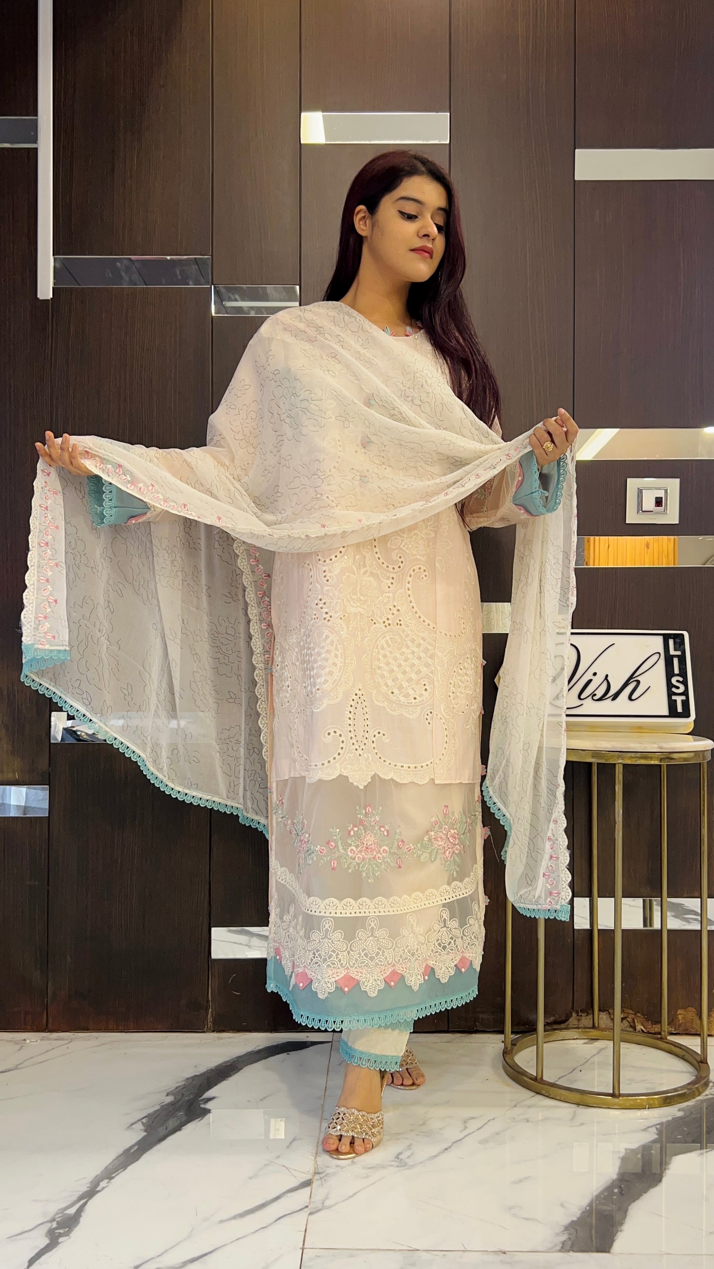 Hafza Pakistan Luxe Lawn Set 04