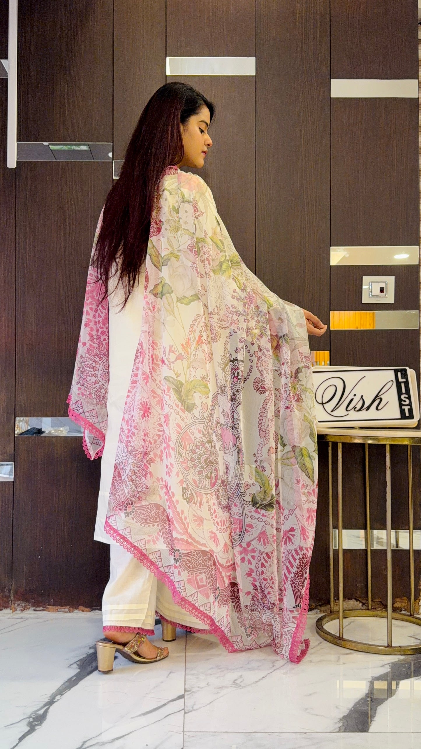 Dananeer Pakistani Luxe Lawn Set 05