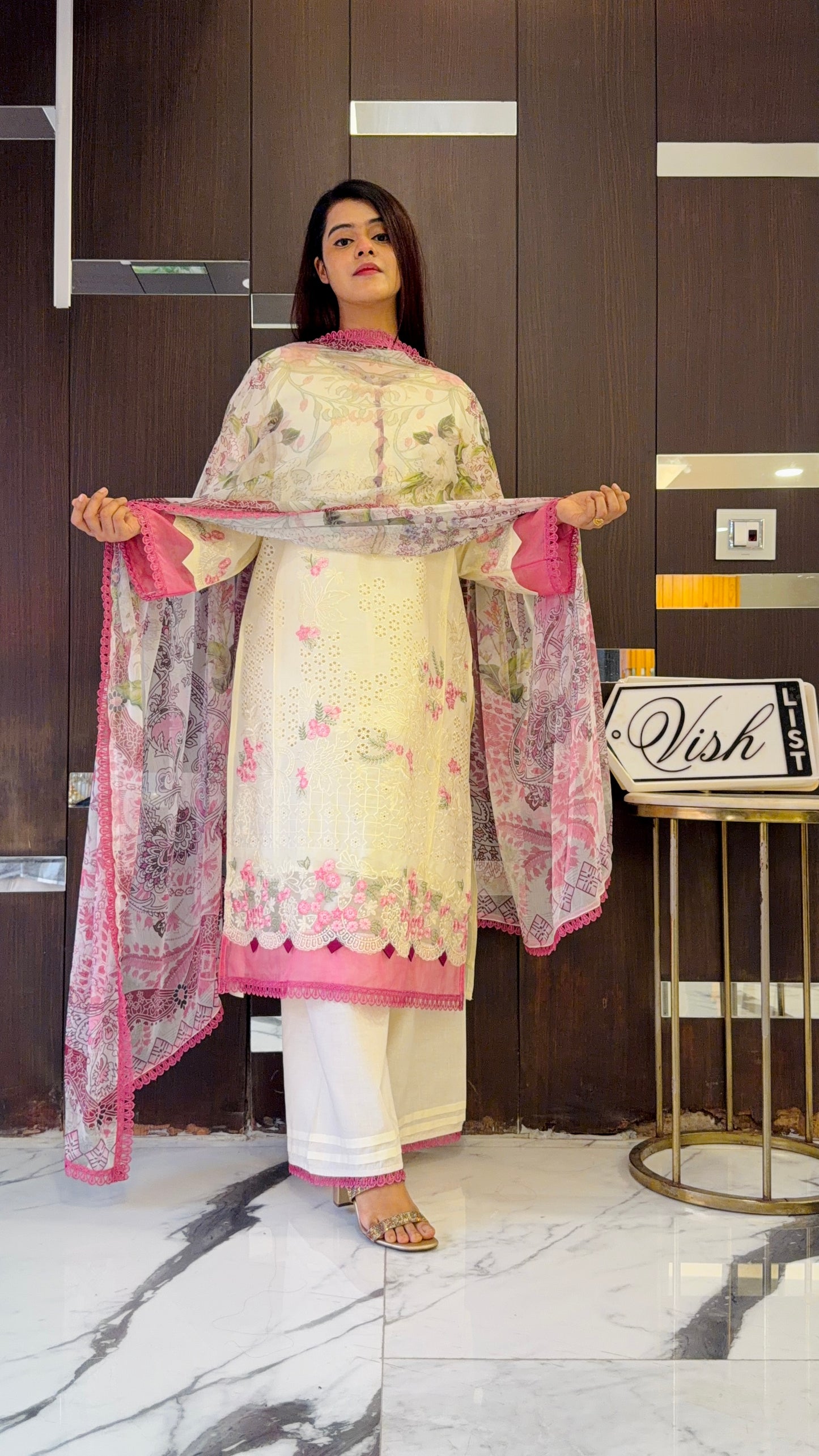 Dananeer Pakistani Luxe Lawn Set 05