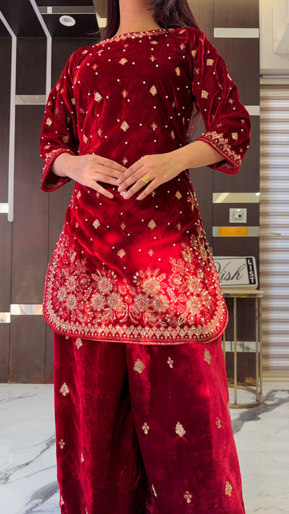Durefishan Pakistani Velvet Suit 01