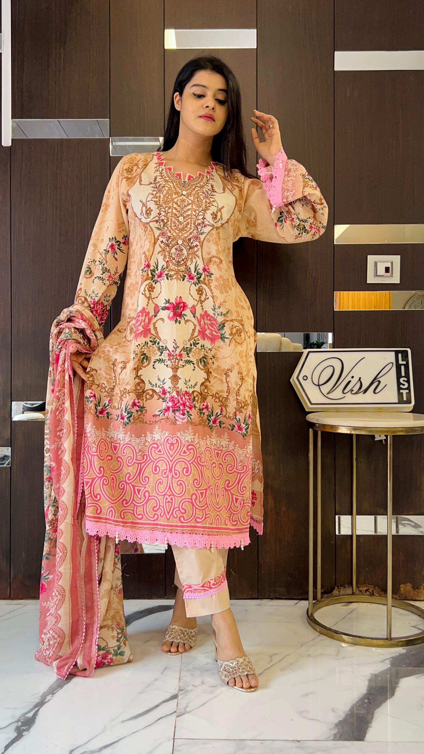 Lubna Pakistani Lawn Set 04