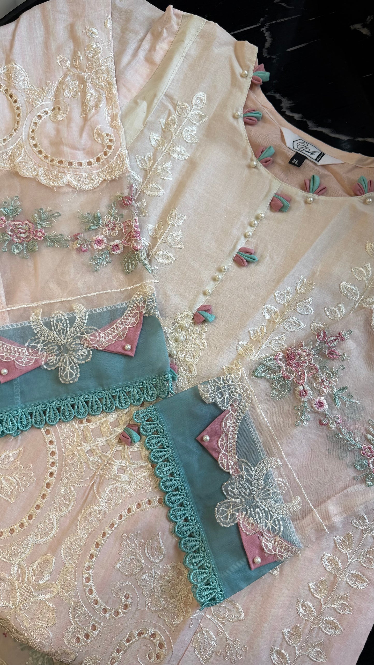 Hafza Pakistan Luxe Lawn Set 04