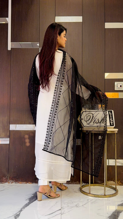 Yumna Pakistani Formal Set 01