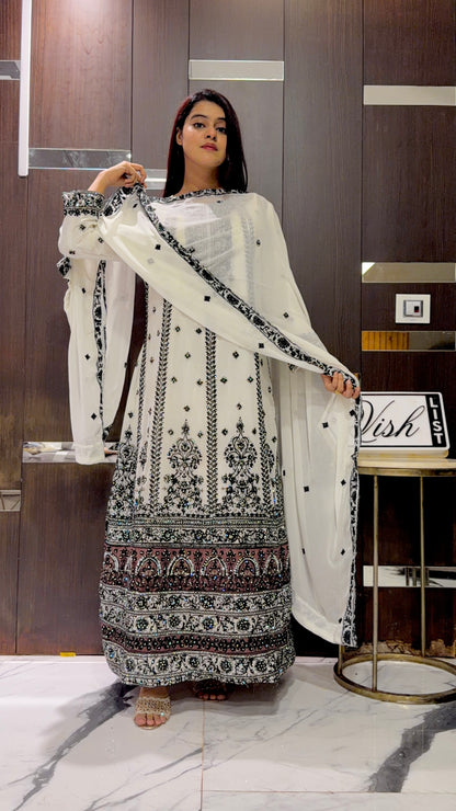 Zafrah Pakistani Formal Gown 01