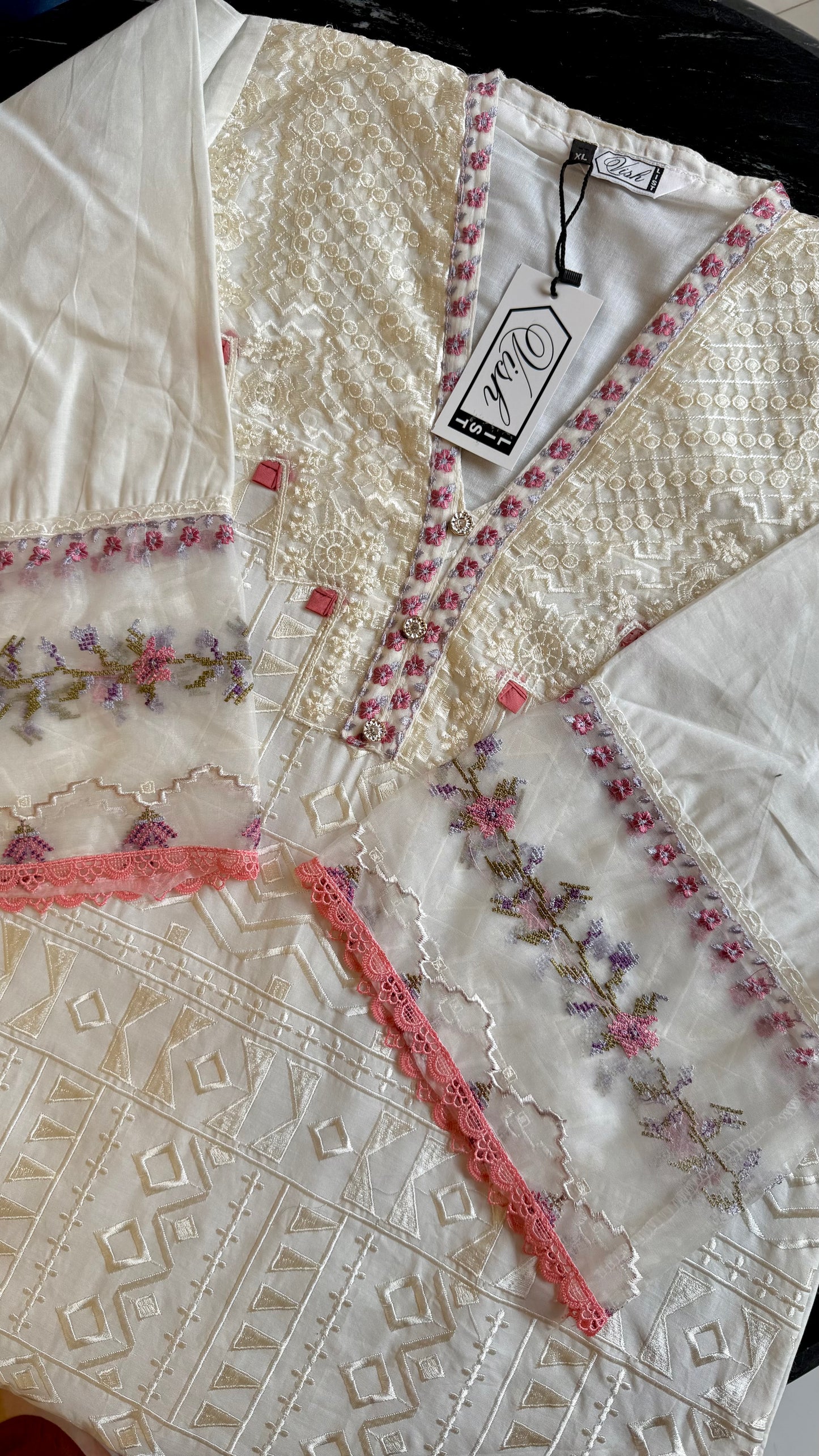 Anah Pakistani Lawn Set 01
