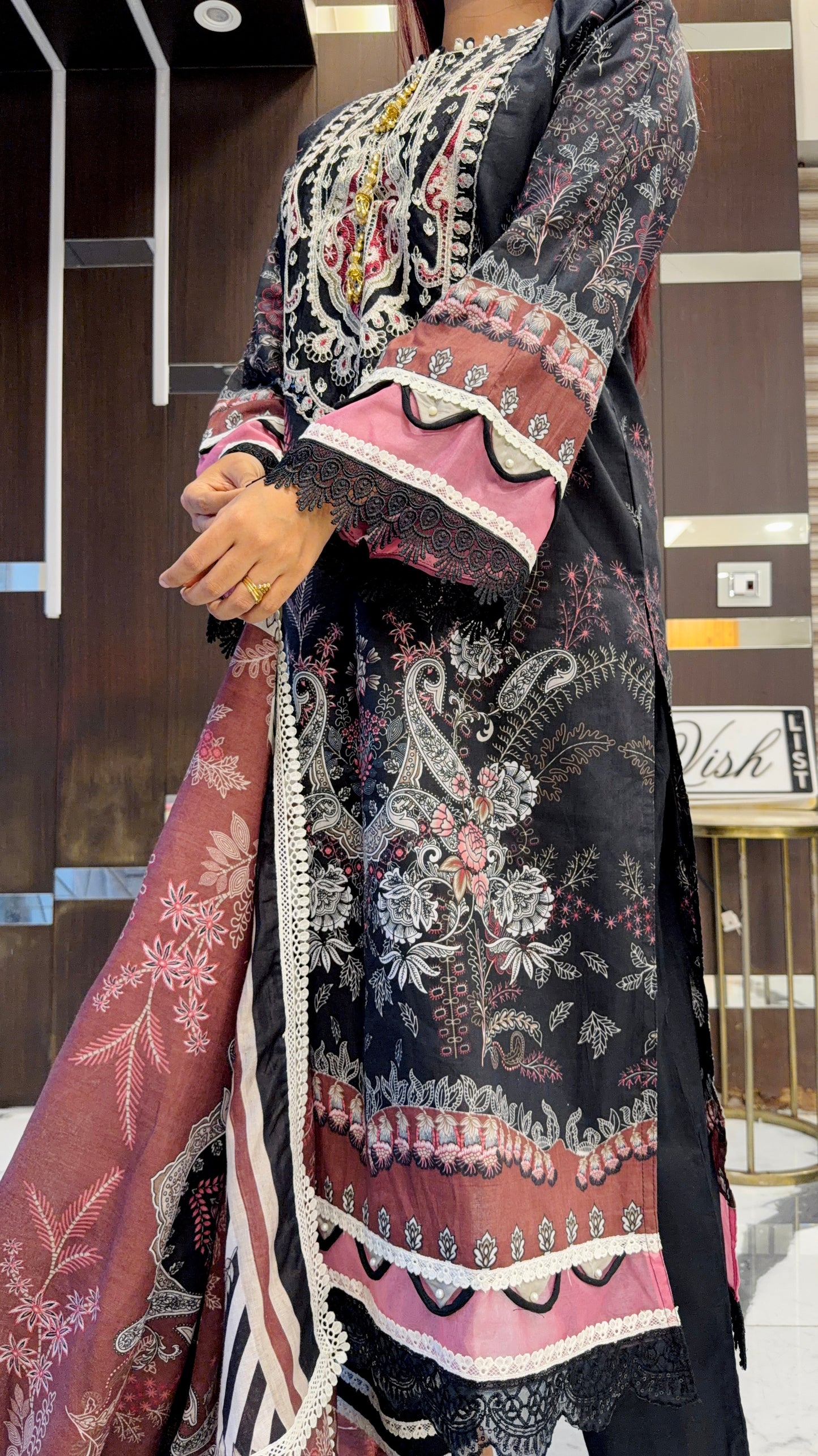 Shamah Pakistani Lawn Set 02