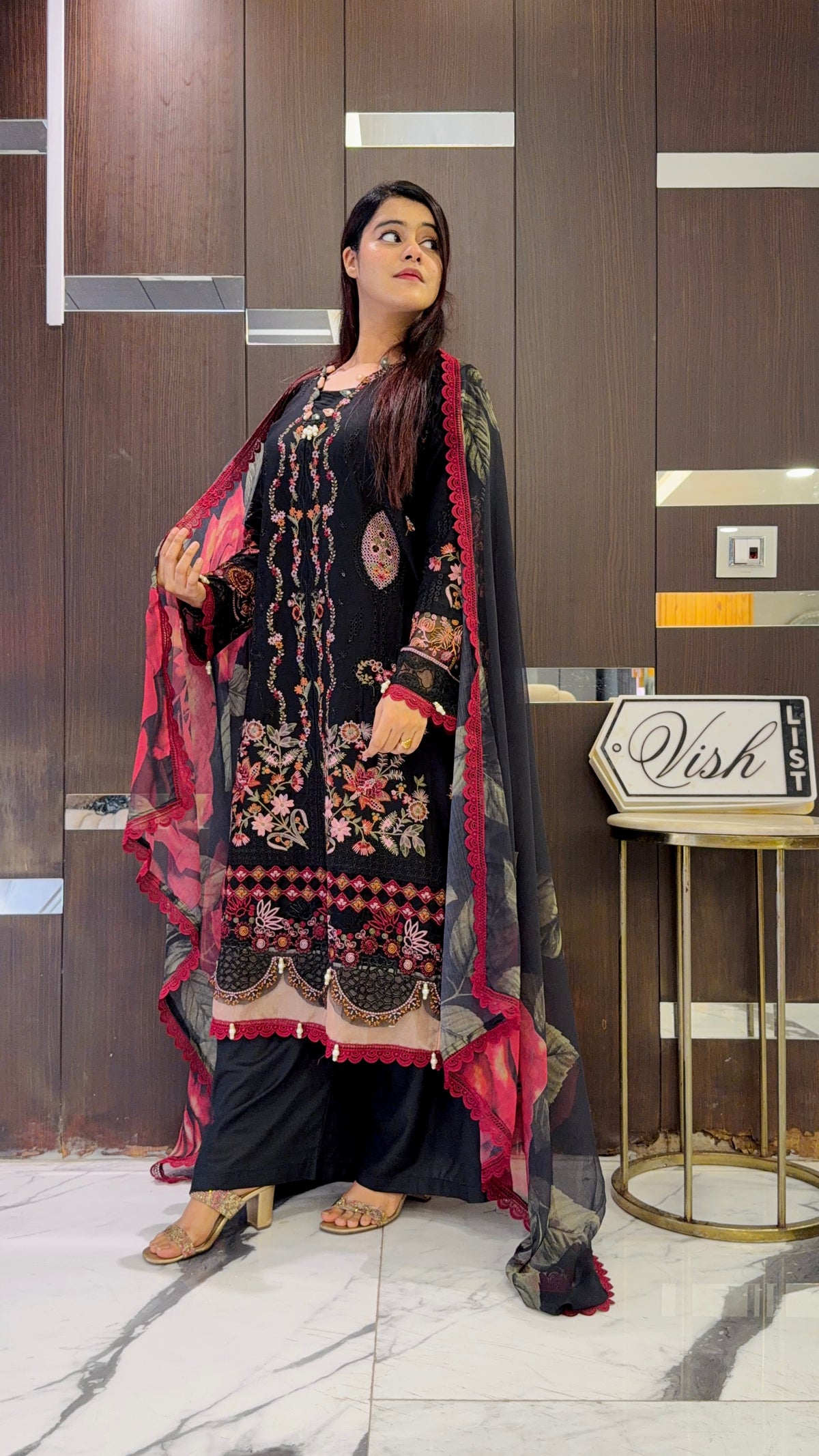 Izmir Pakistani Luxe Lawn Set 02