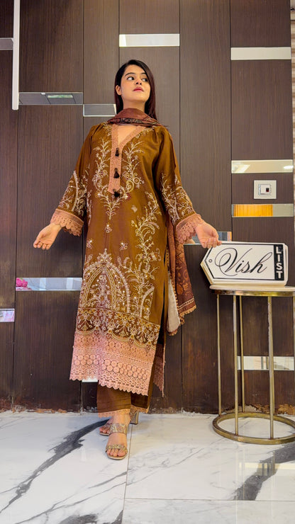 Dananeer Pakistani Luxe Lawn Set 09