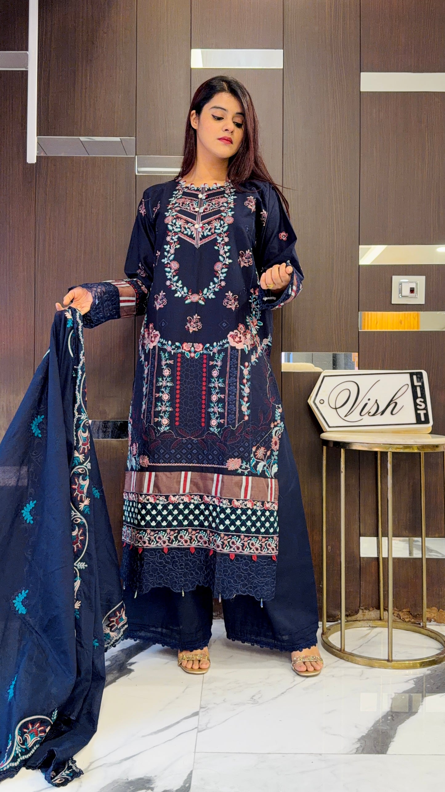 Yalina Pakistani Luxe Lawn Set 04