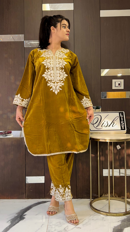 Hira Pakistani Velvet Suit 11 (Mustard)