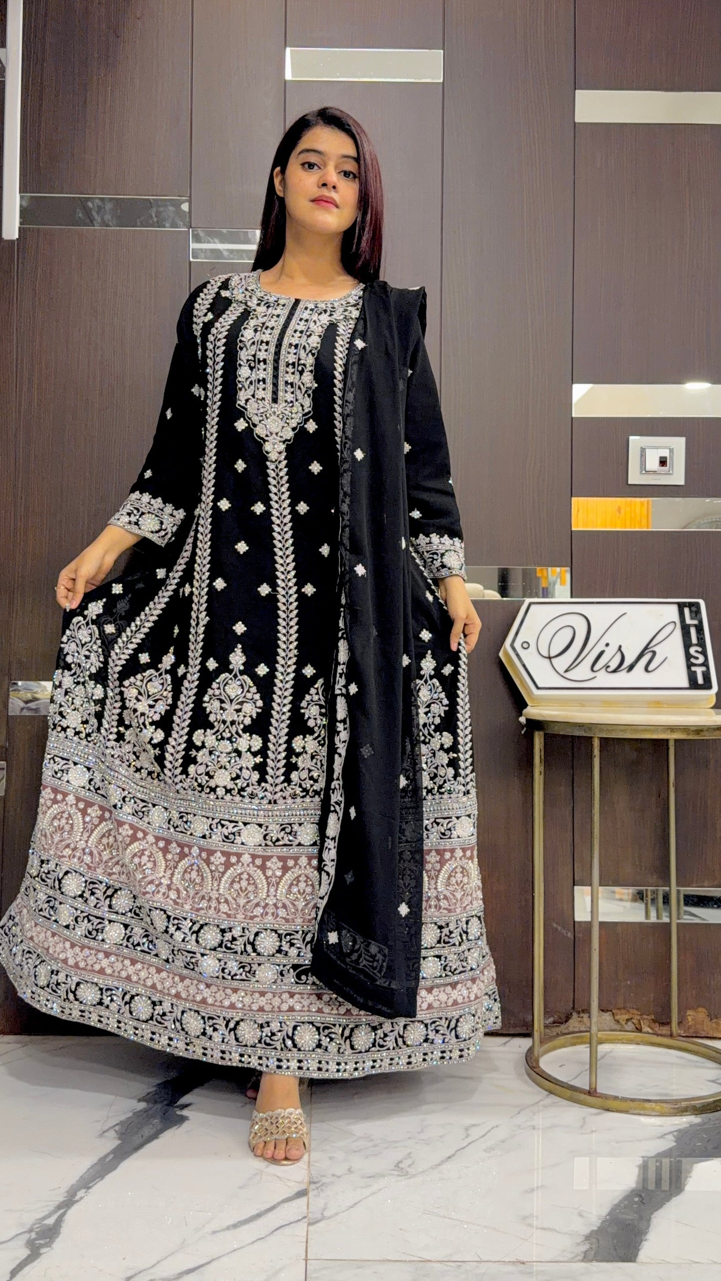 Zafrah Pakistani Formal Gown 01