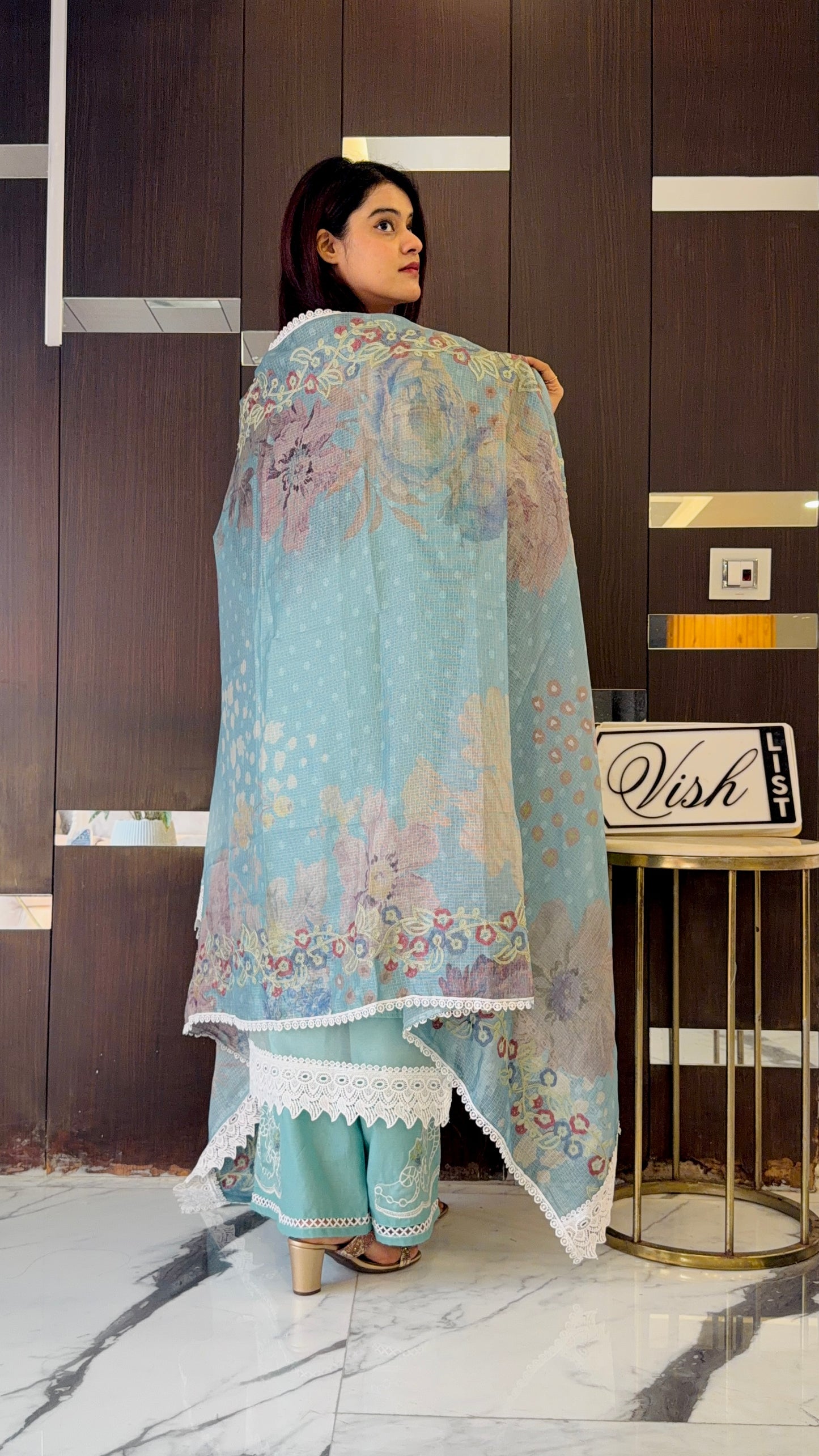 Anah Pakistani Lawn Set 04