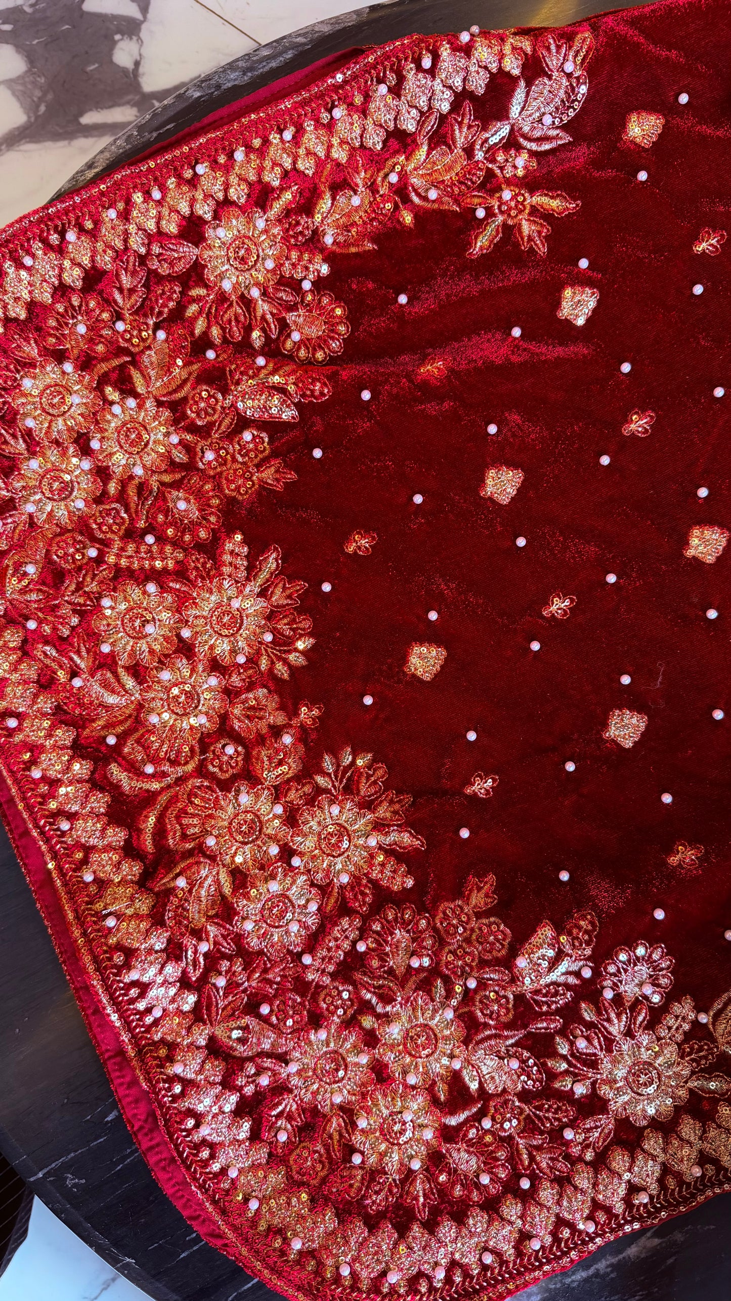 Durefishan Pakistani Velvet Suit 01
