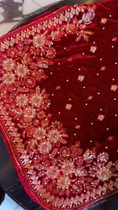 Durefishan Pakistani Velvet Suit 01