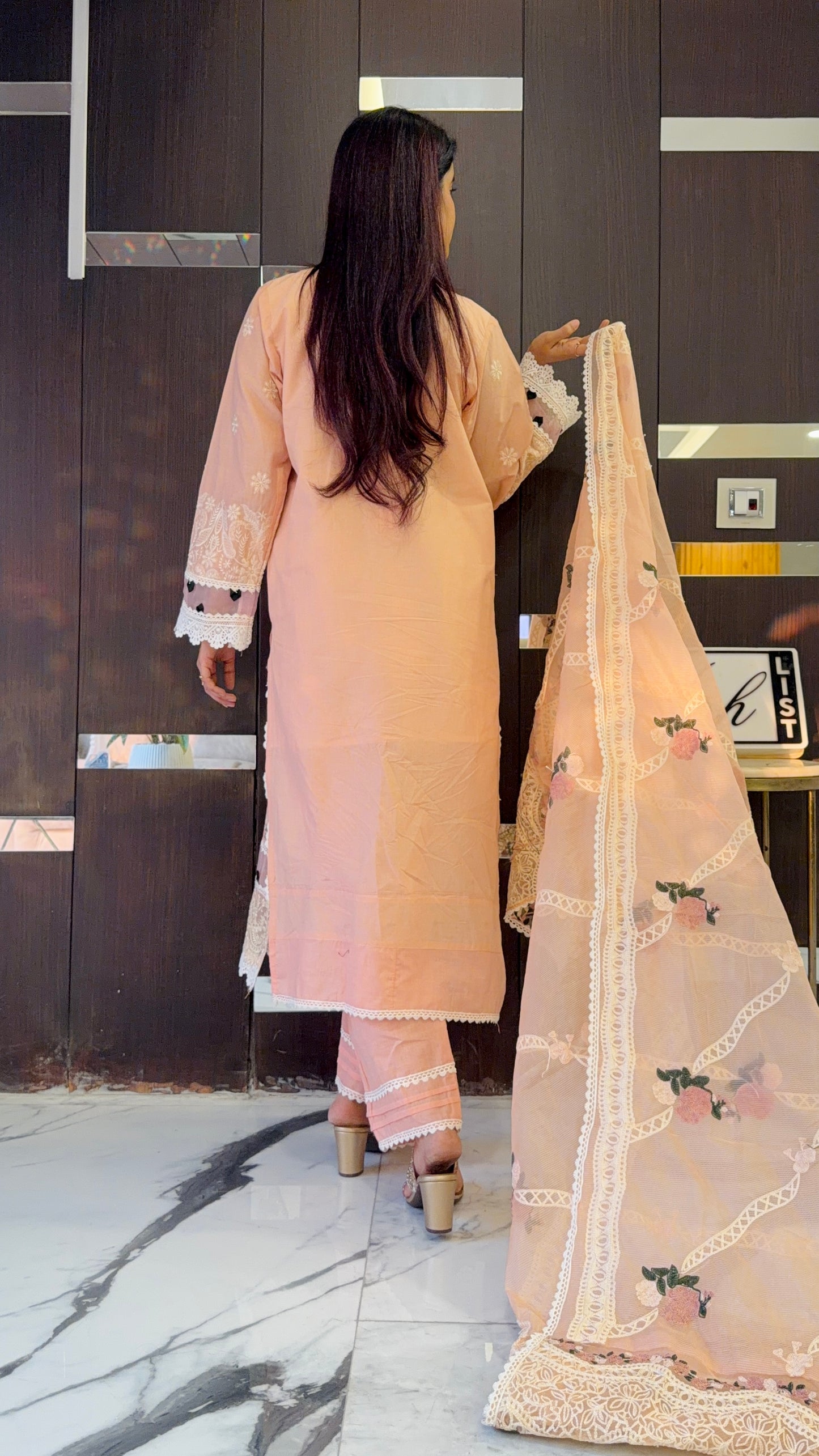 Anah Pakistani Lawn Set 06