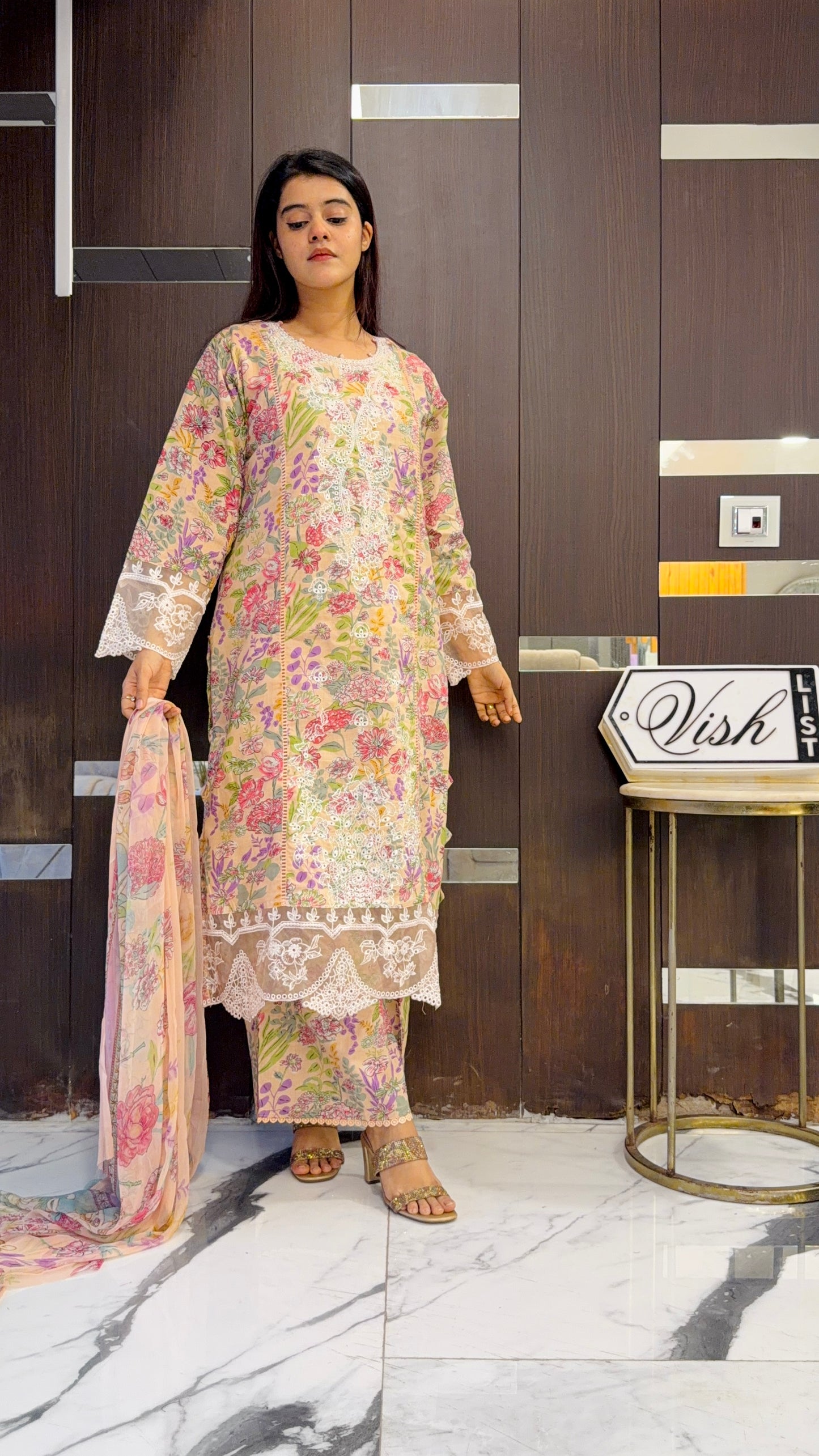 Raha Pakistani Lawn Set 04