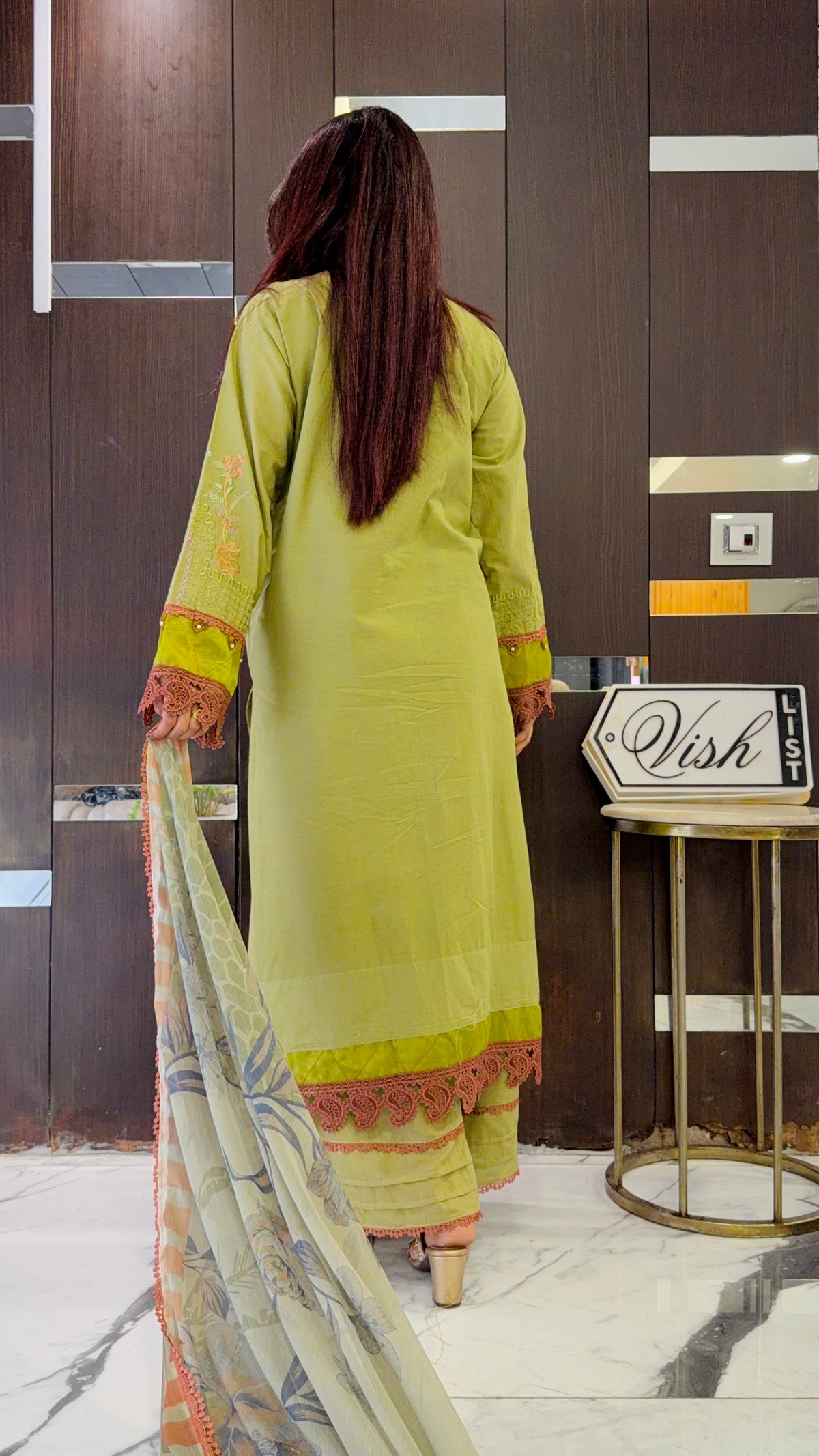 Izmir Pakistani Luxe Lawn Set 04