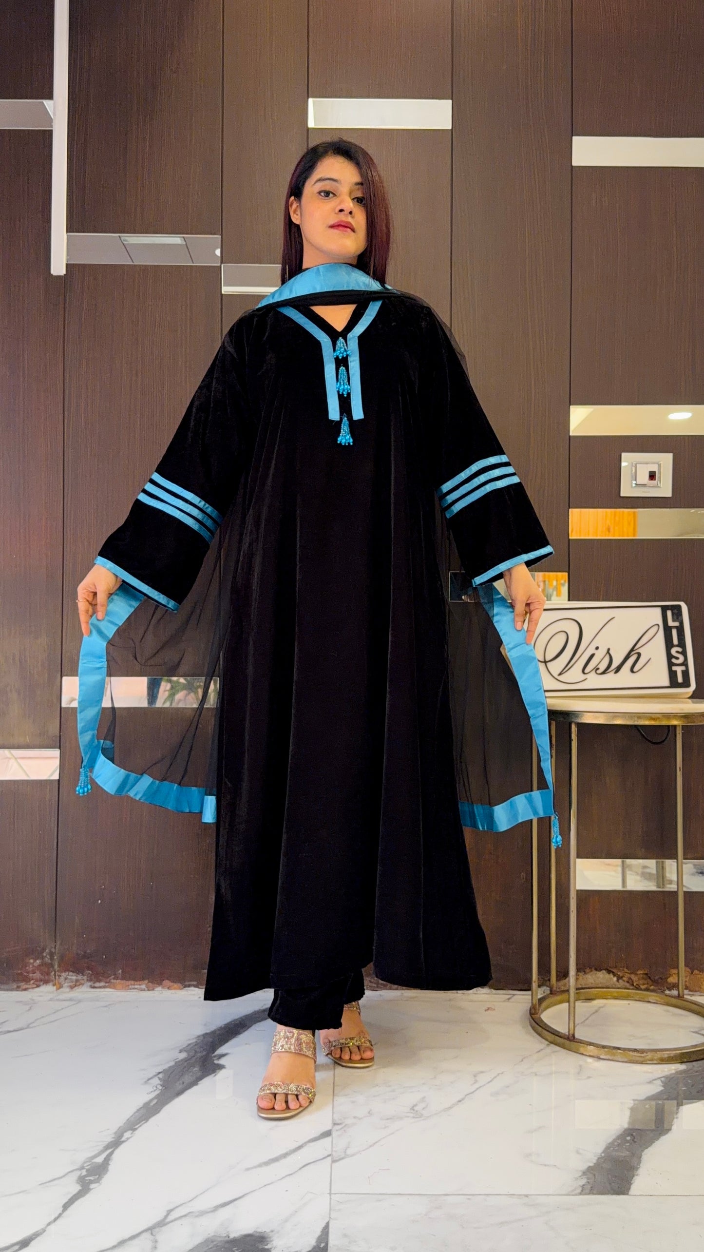 Khwaab Pakistani Velvet Suit 02