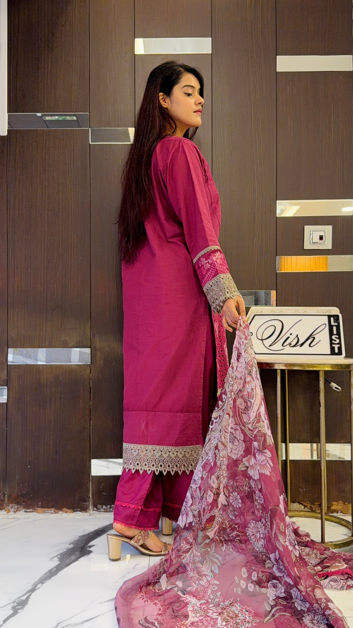 Dananeer Pakistani Luxe Lawn Set 01