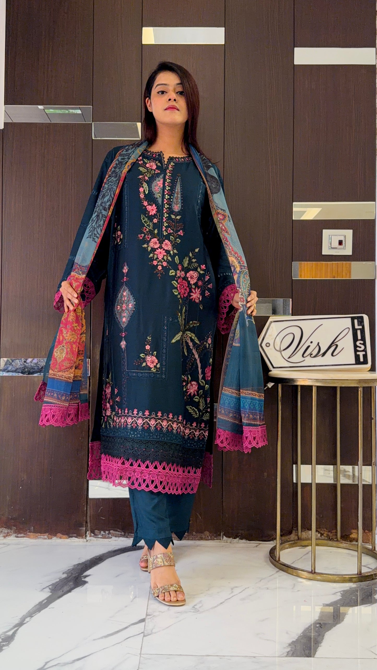 Jazmin Pakistani Luxe Lawn Set 08