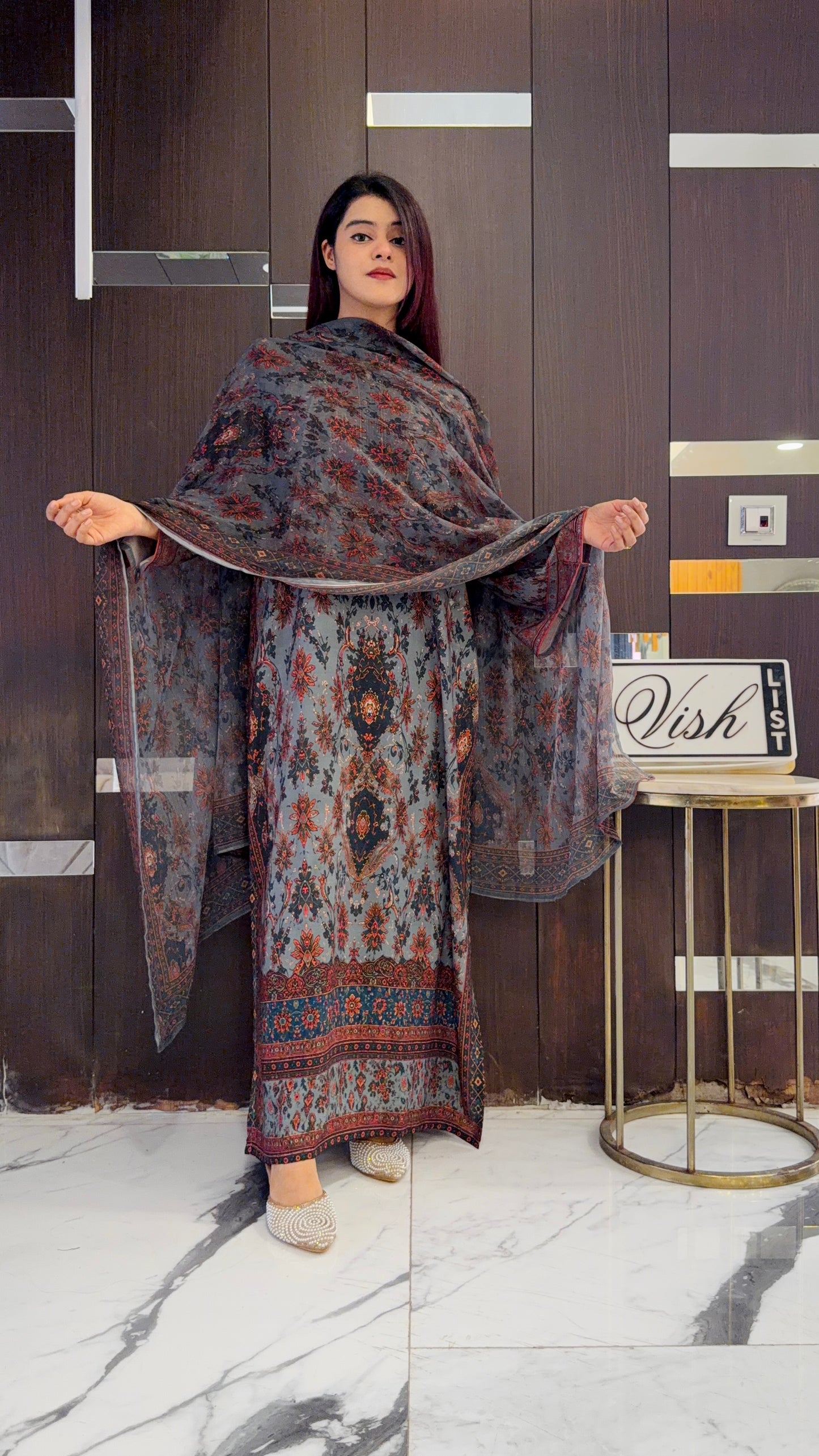 Poash Kashmiri Kaftan 01