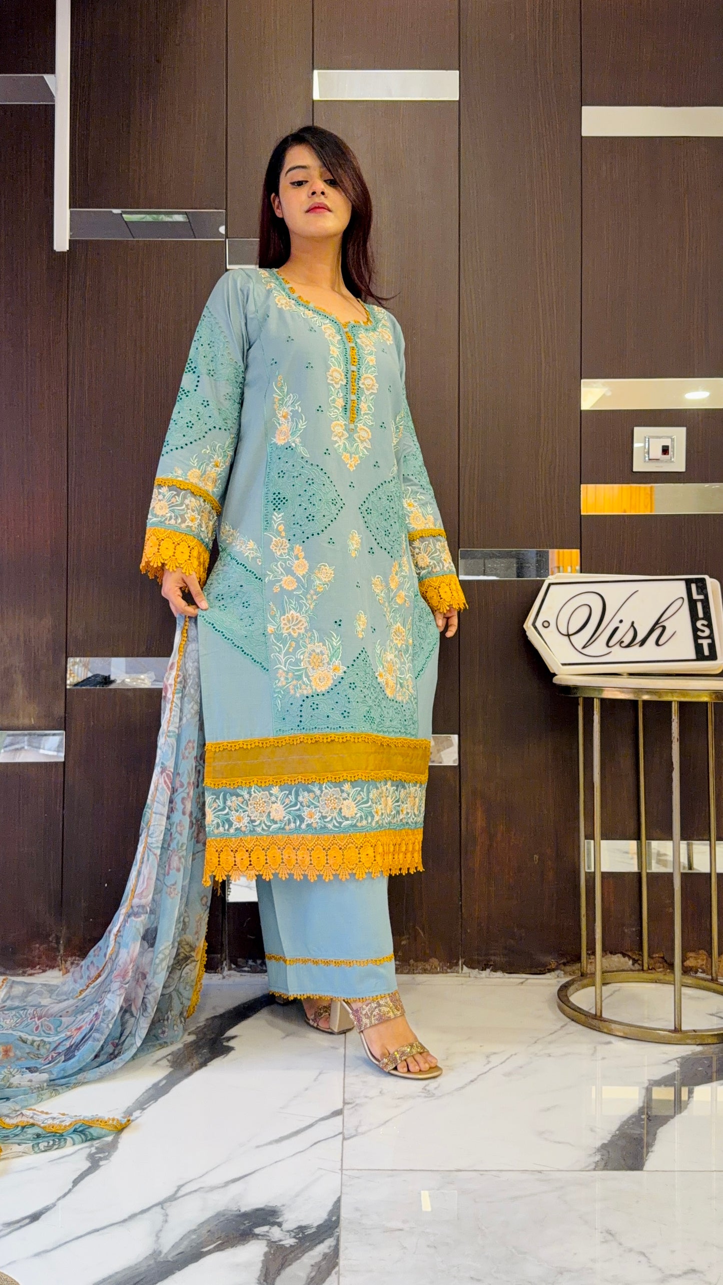 Dananeer Pakistani Luxe Lawn Set 04