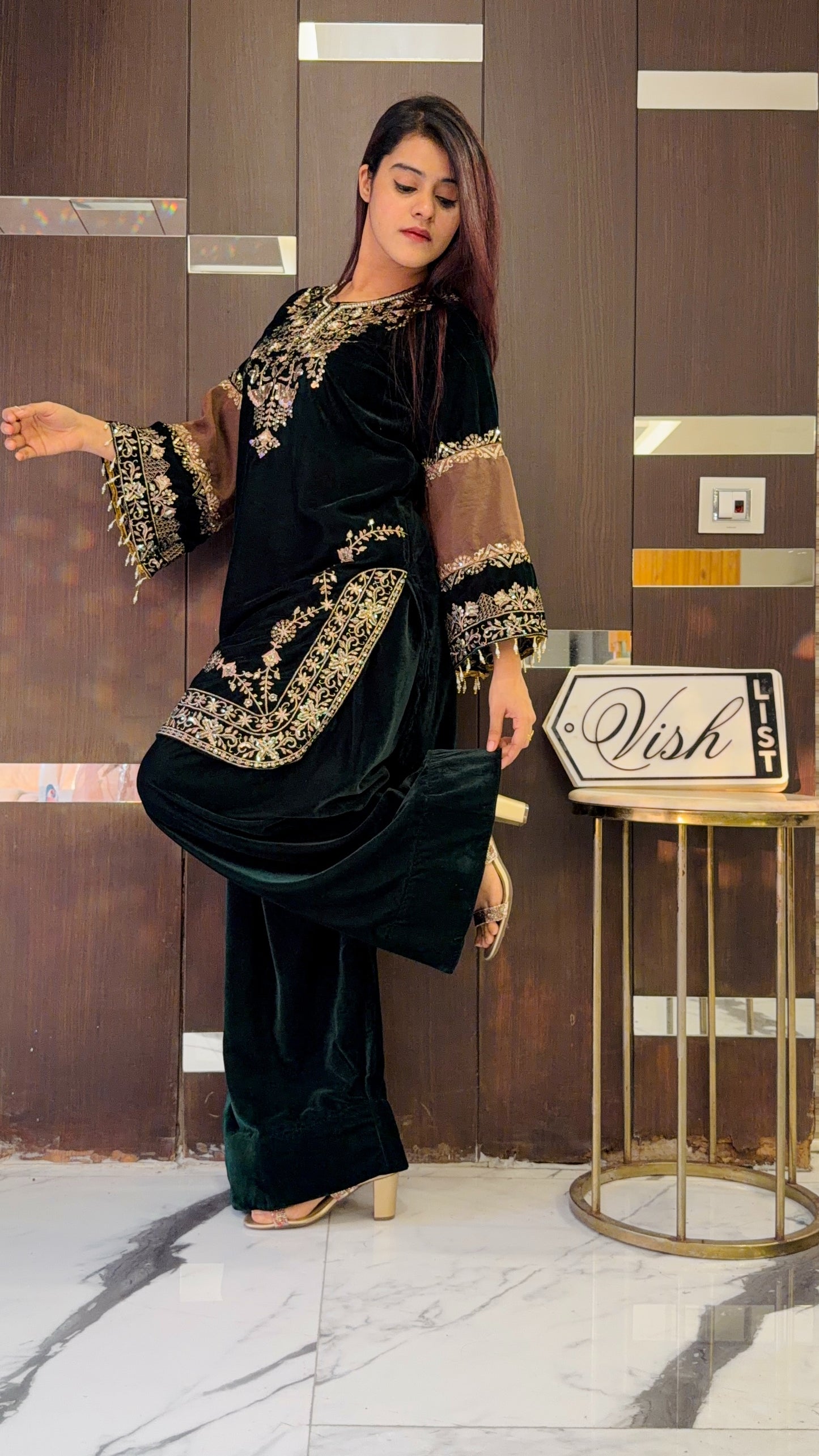 Zoya Velvet Farshi Salwar Suit 01