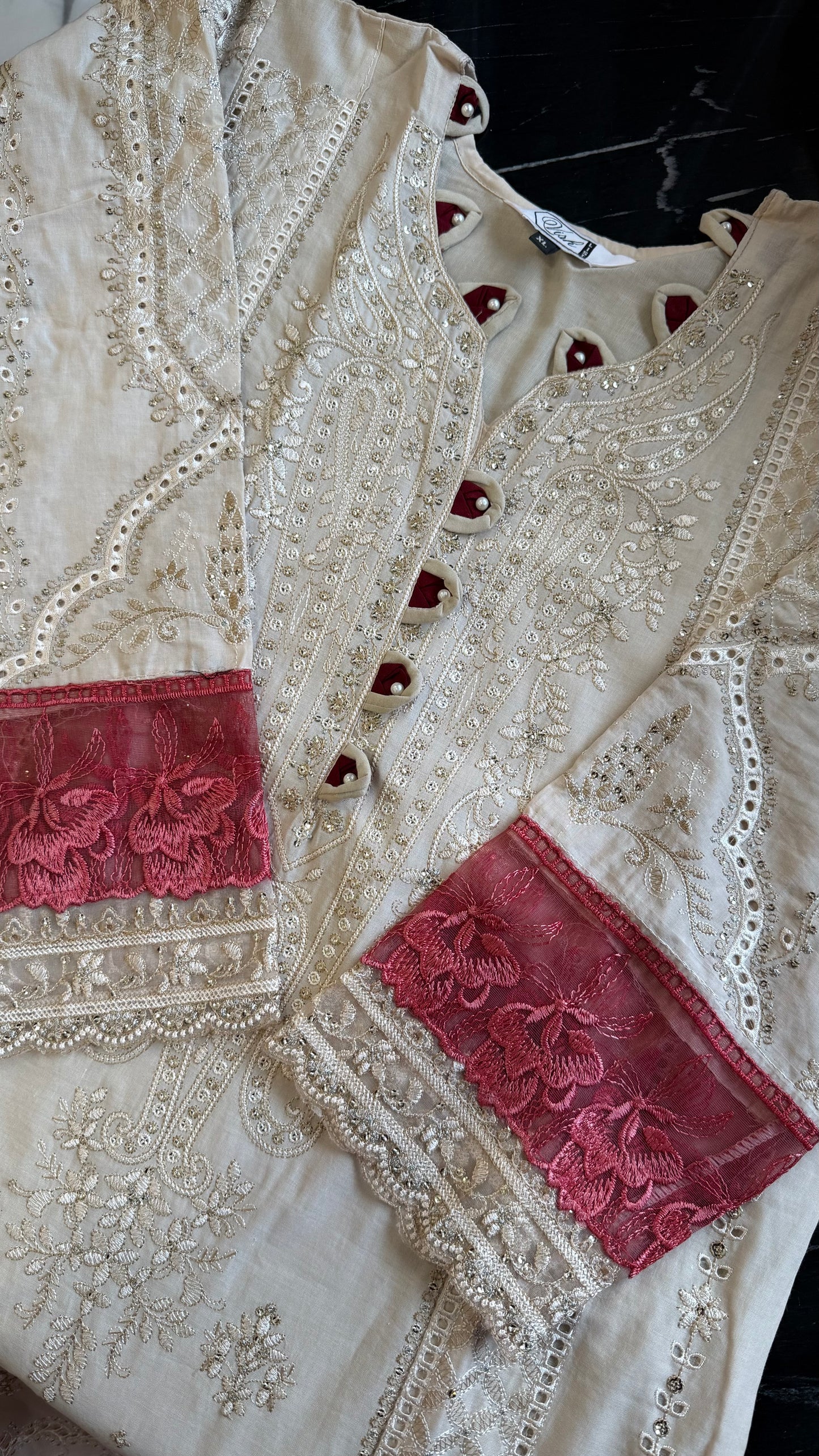 Hafza Pakistan Luxe Lawn Set 01