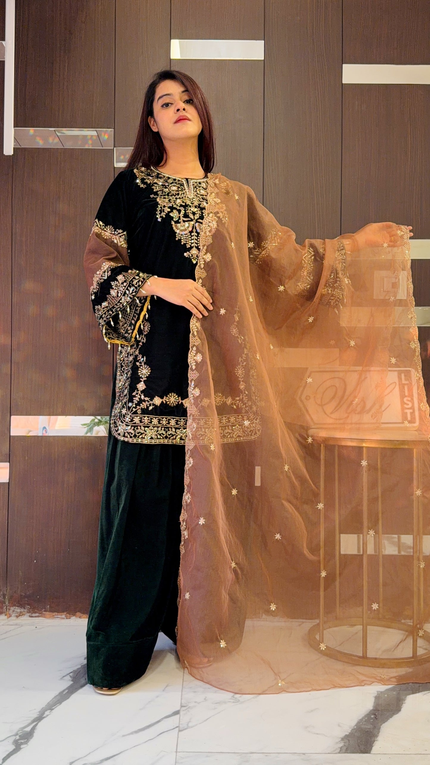 Zoya Velvet Farshi Salwar Suit 01
