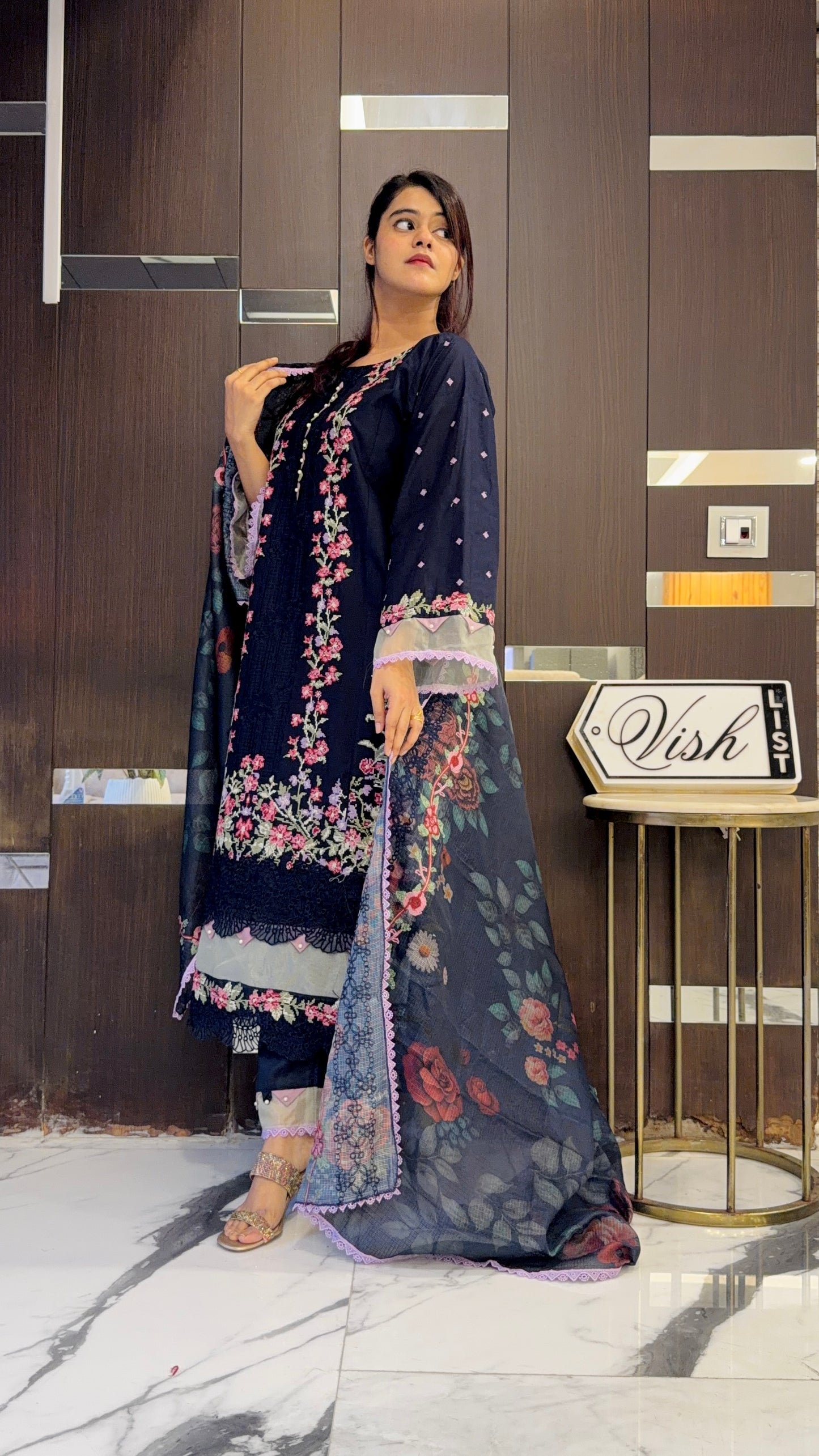 Anah Pakistani Lawn Set 02