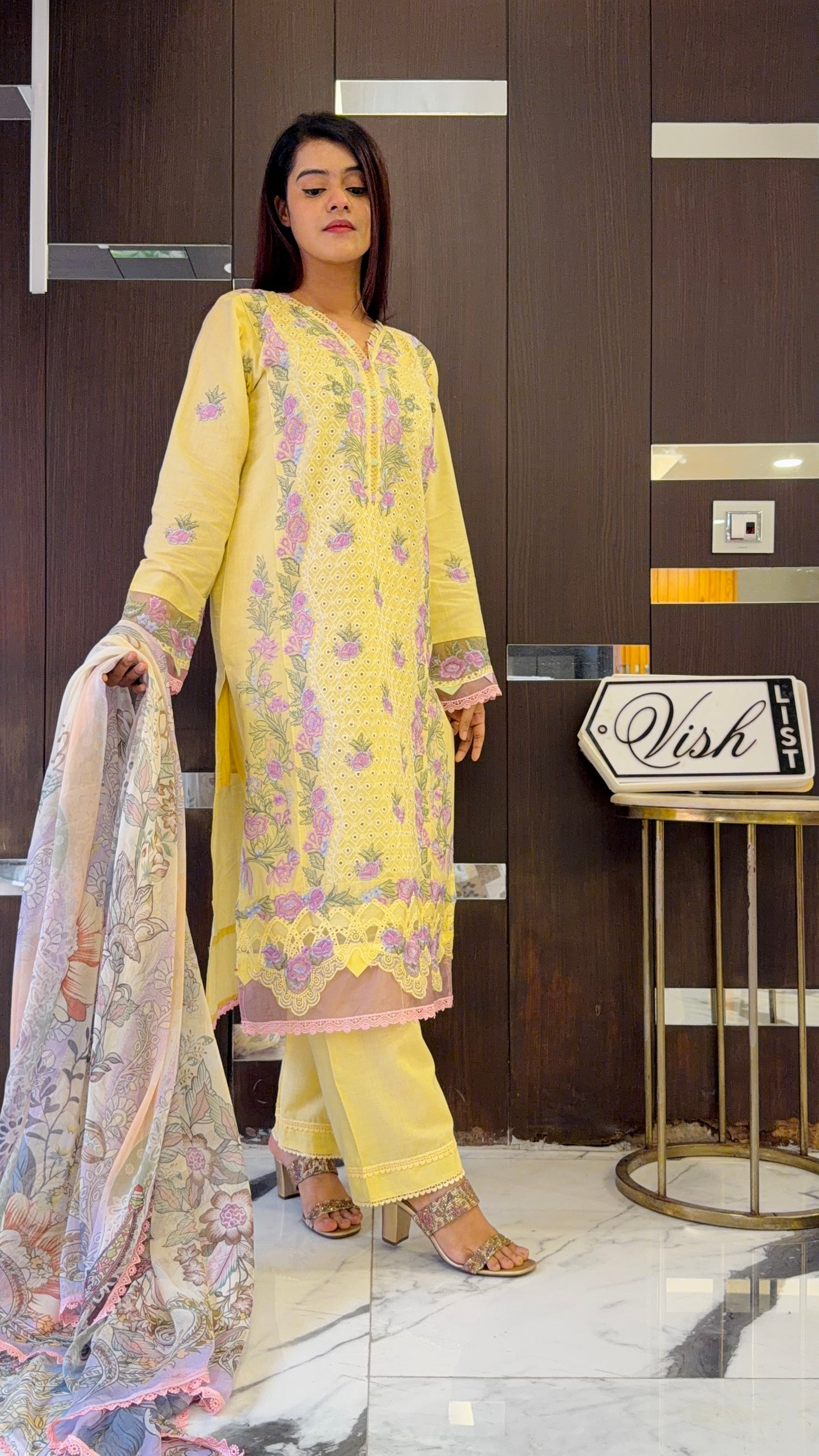 Dananeer Pakistani Luxe Lawn Set 06