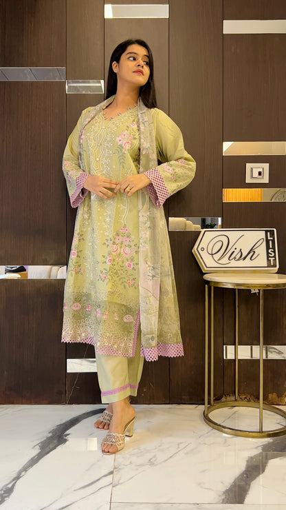 Lubna Pakistani Lawn Set 06